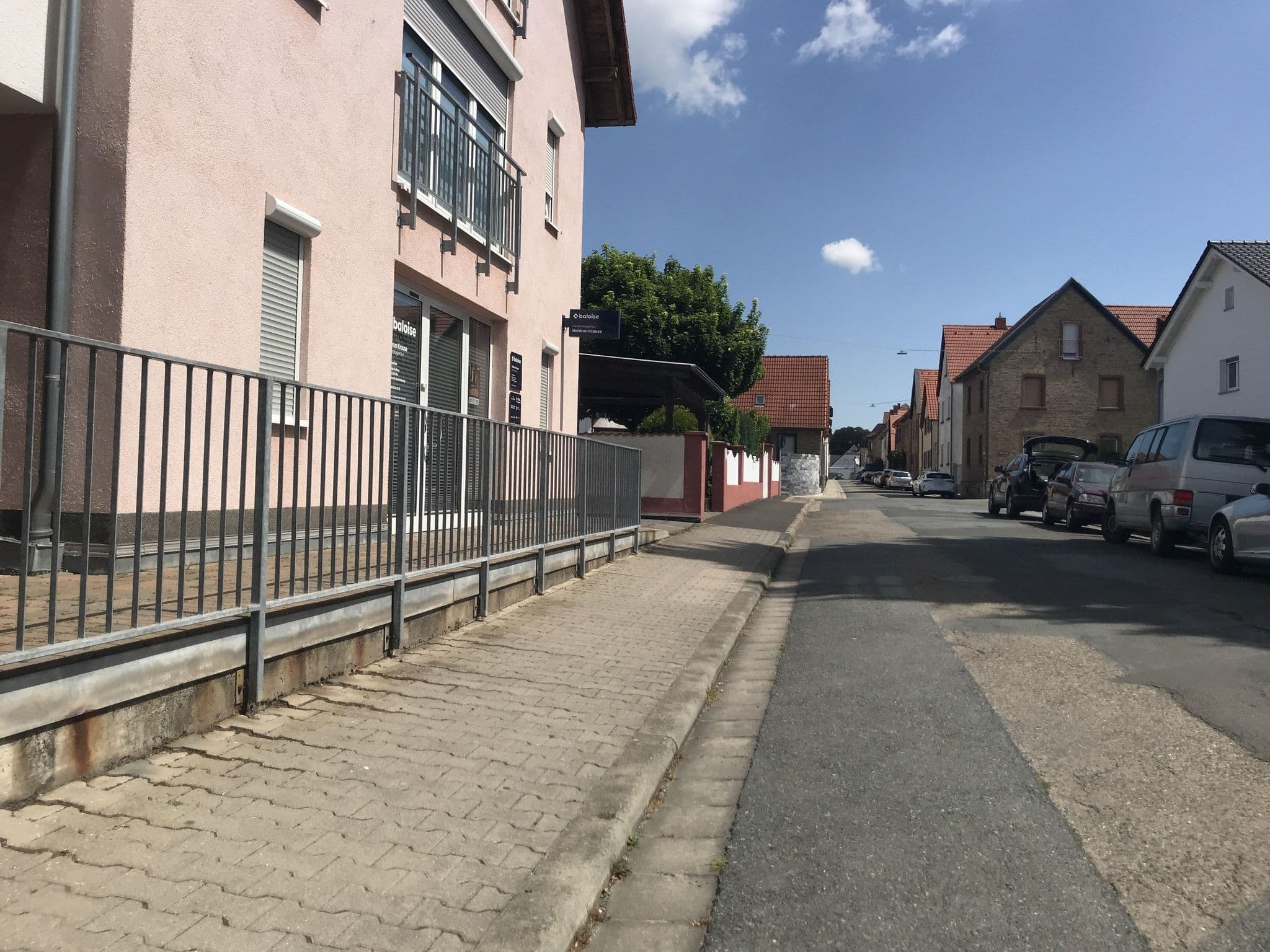 Street view near Karls Gästehaus - Lydia und Karl Eifinger, Ober-Saulheim — © miguel_andrade (CC BY-SA · Mapillary)