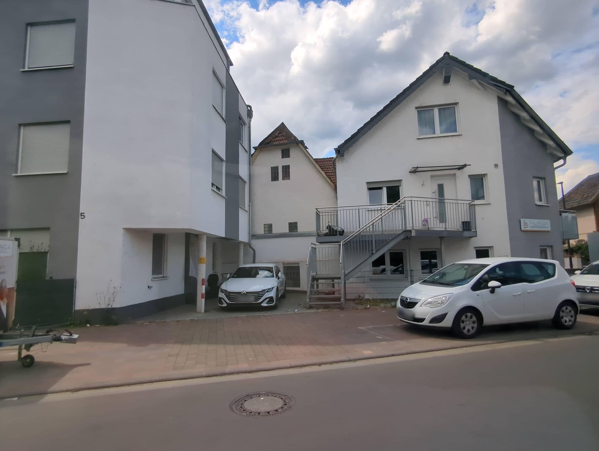 Street view near Pension Löwenstein, Budenheim — © miguel_andrade (CC BY-SA · Mapillary)