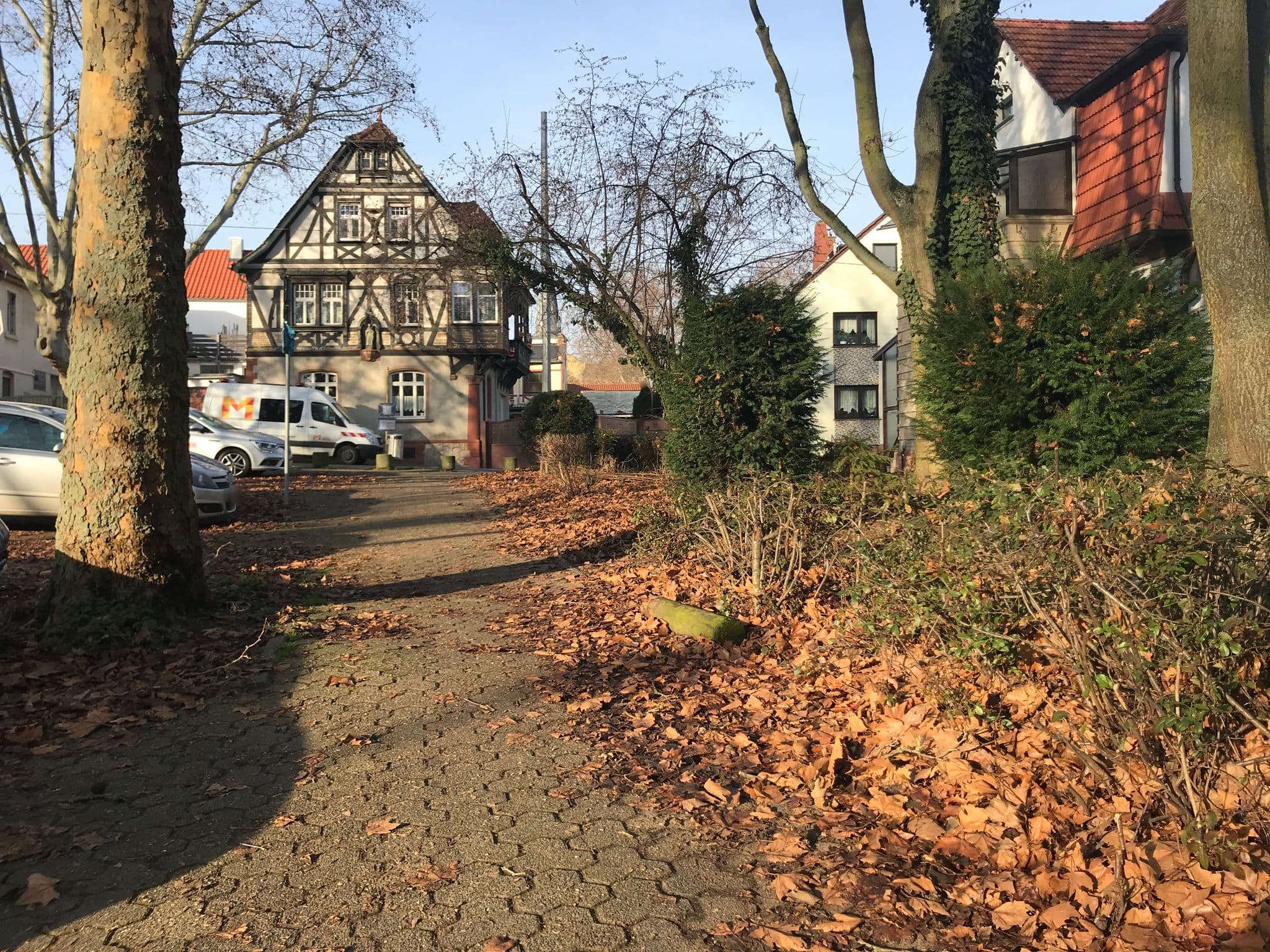 Street view near Apartments Andriasyan, Gonsenheim — © miguel_andrade (CC BY-SA · Mapillary)