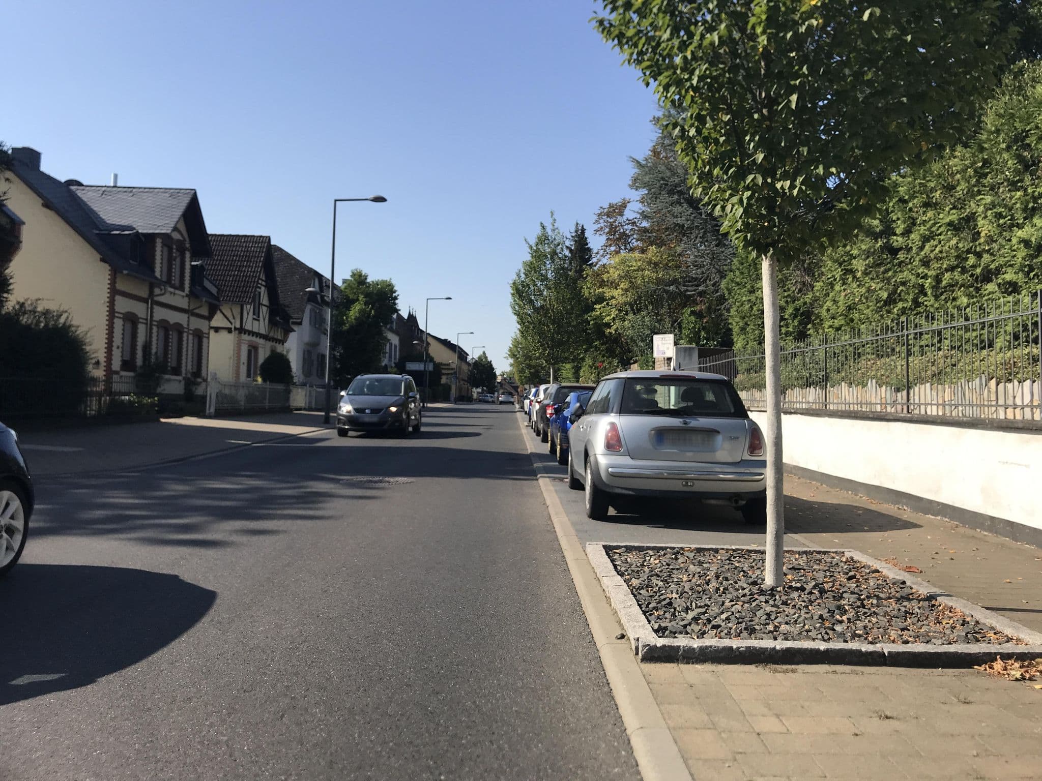 Street view near Pension Marion, Walluf — © miguel_andrade (CC BY-SA · Mapillary)