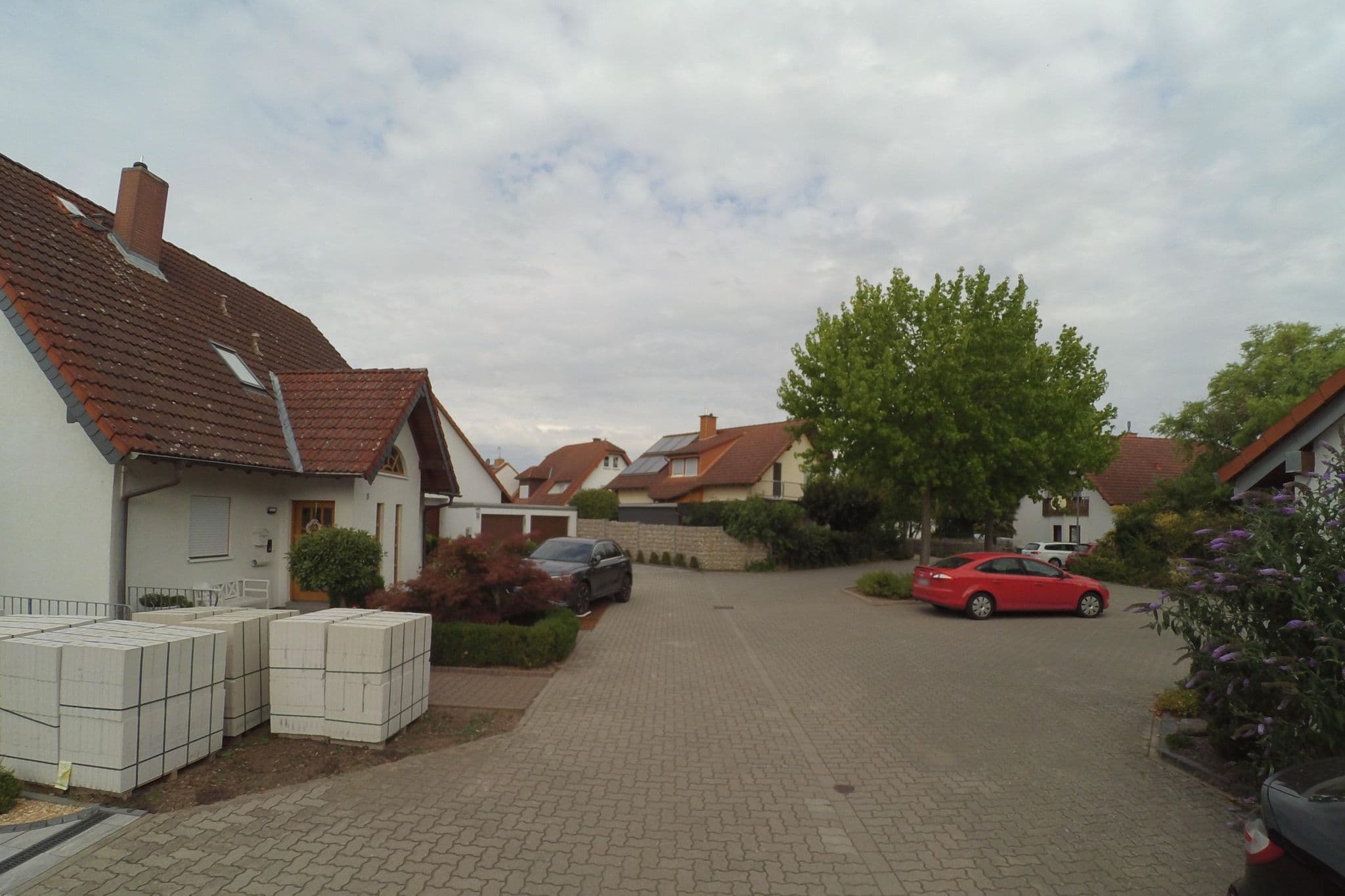 Street view near Ferienwohnungen Bensheim, Einhausen — © wegavision (CC BY-SA · Mapillary)