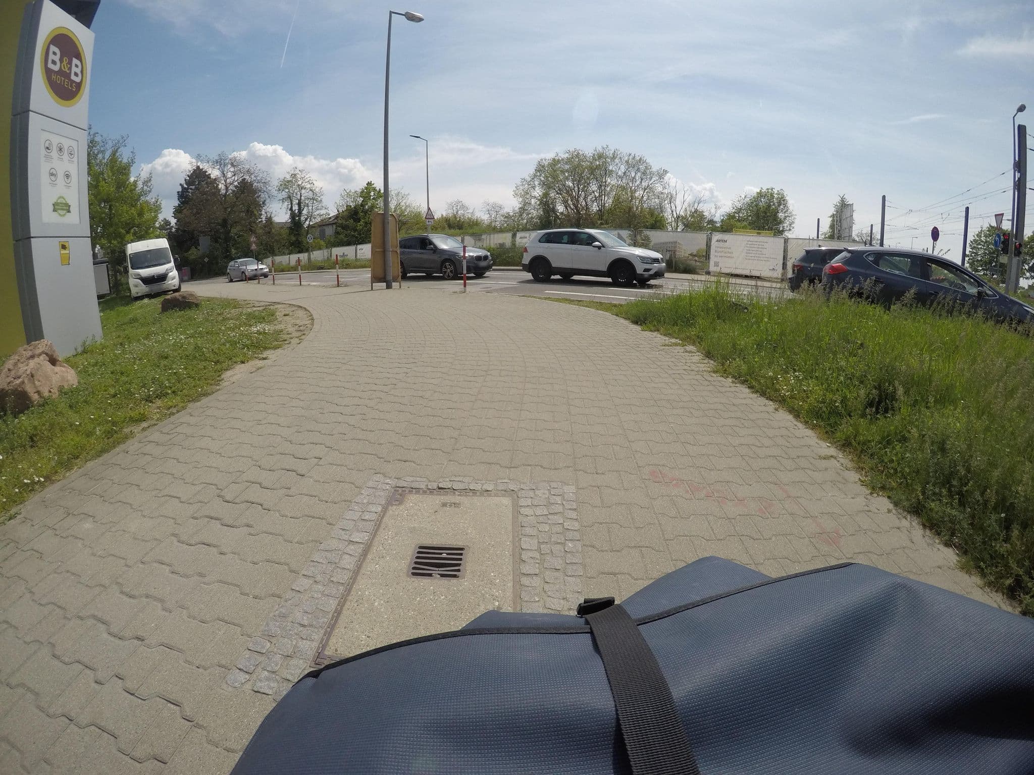 Street view near B&B Hotel Mannheim, Ilvesheim — © mfa (CC BY-SA · Mapillary)