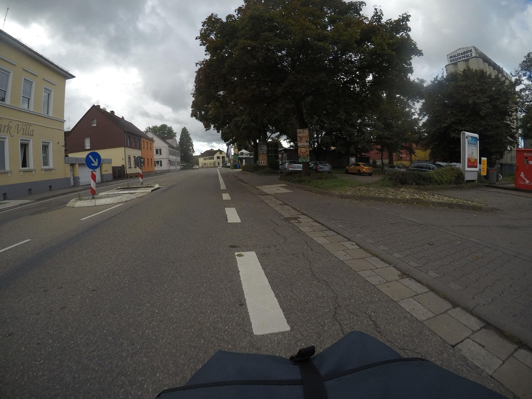 Street view near B&B Park Villa, Gernsheim — © mfa (CC BY-SA · Mapillary)