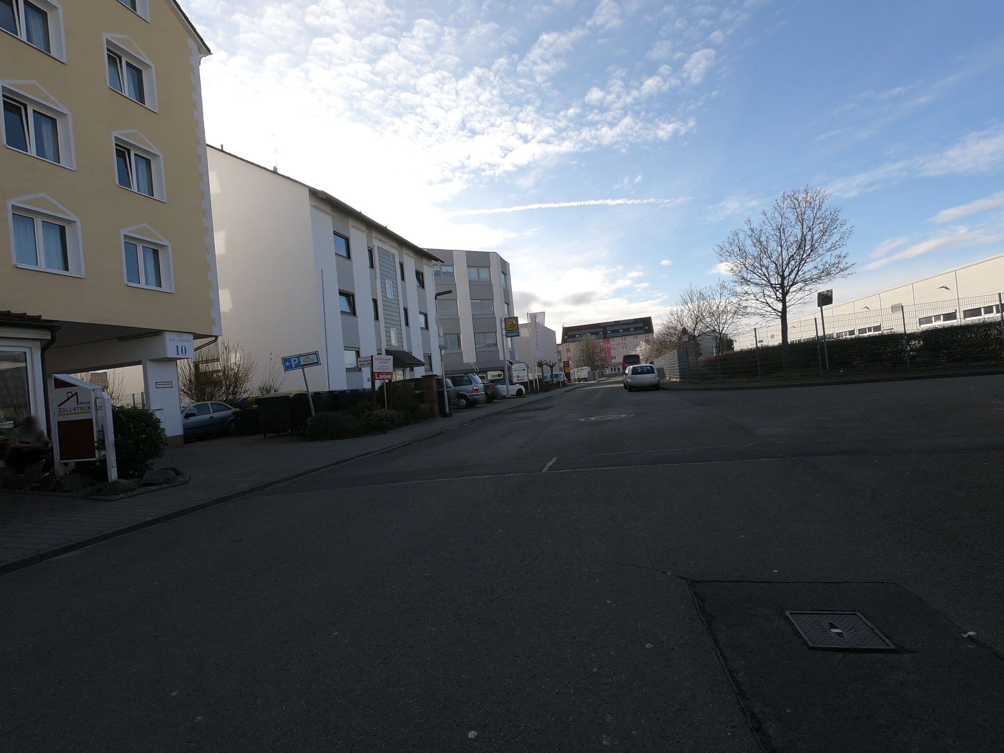 Street view near The Weildorf Hotel, Mörfelden-Walldorf — © chuck (CC BY-SA · Mapillary)