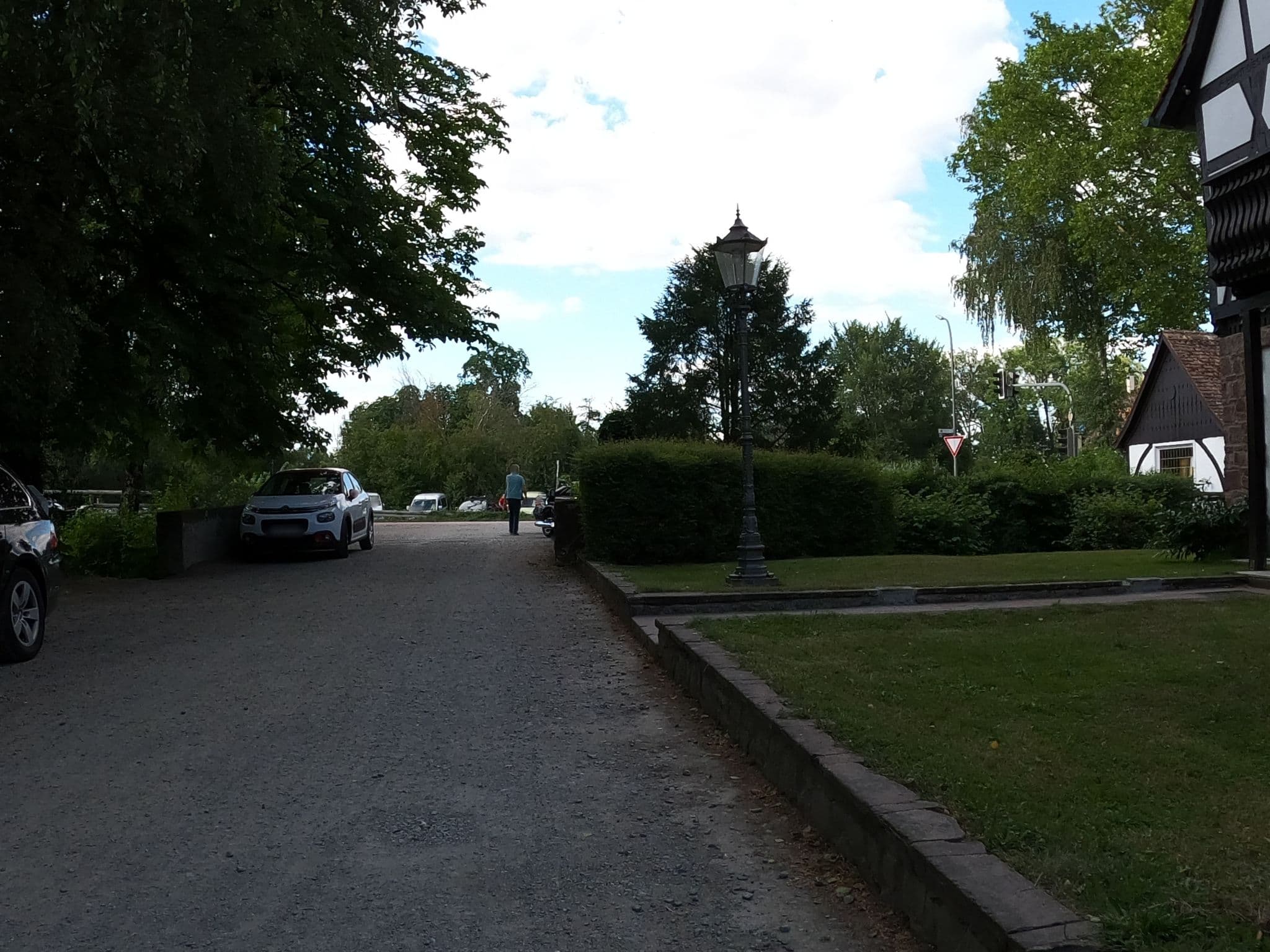 Street view near Jagdschloss Mönchbruch, Nauheim — © chuck (CC BY-SA · Mapillary)