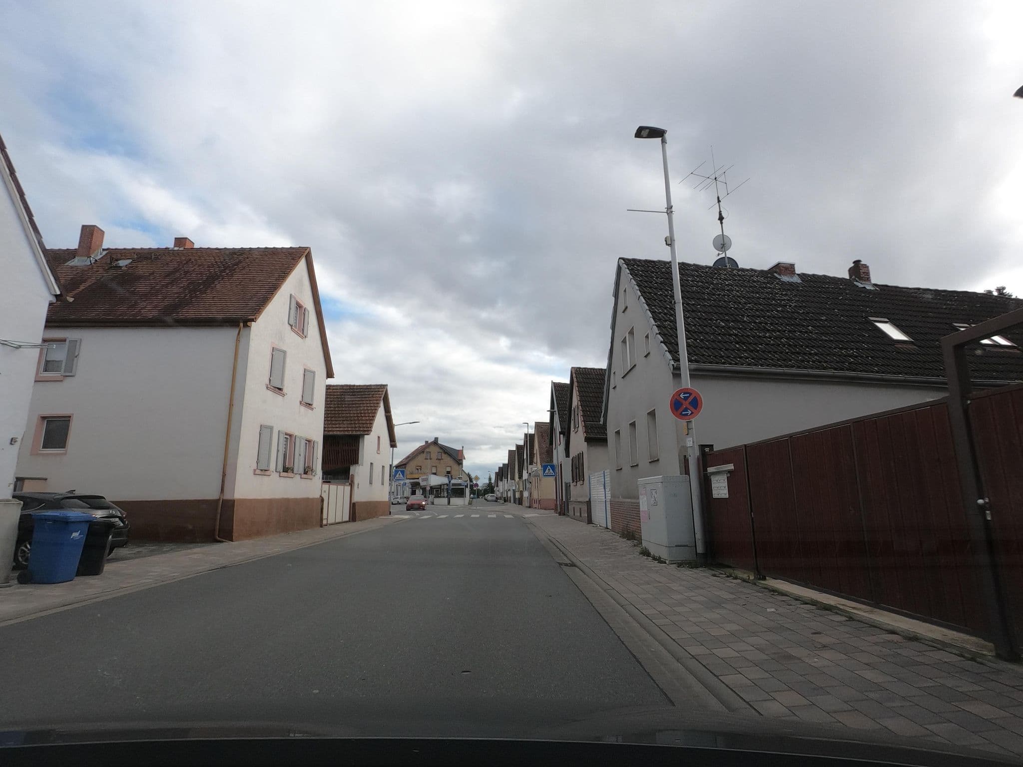 Street view near Denkmalschänder Pension, Biebesheim — © frhh211 (CC BY-SA · Mapillary)