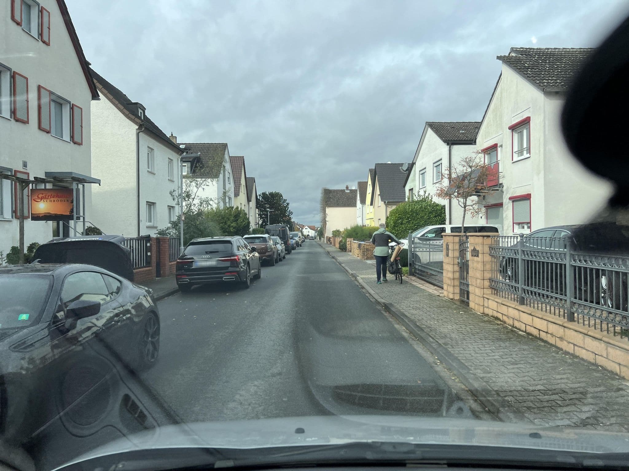 Street view near Gästehaus Schröder, Mörfelden-Walldorf — © robffm (CC BY-SA · Mapillary)