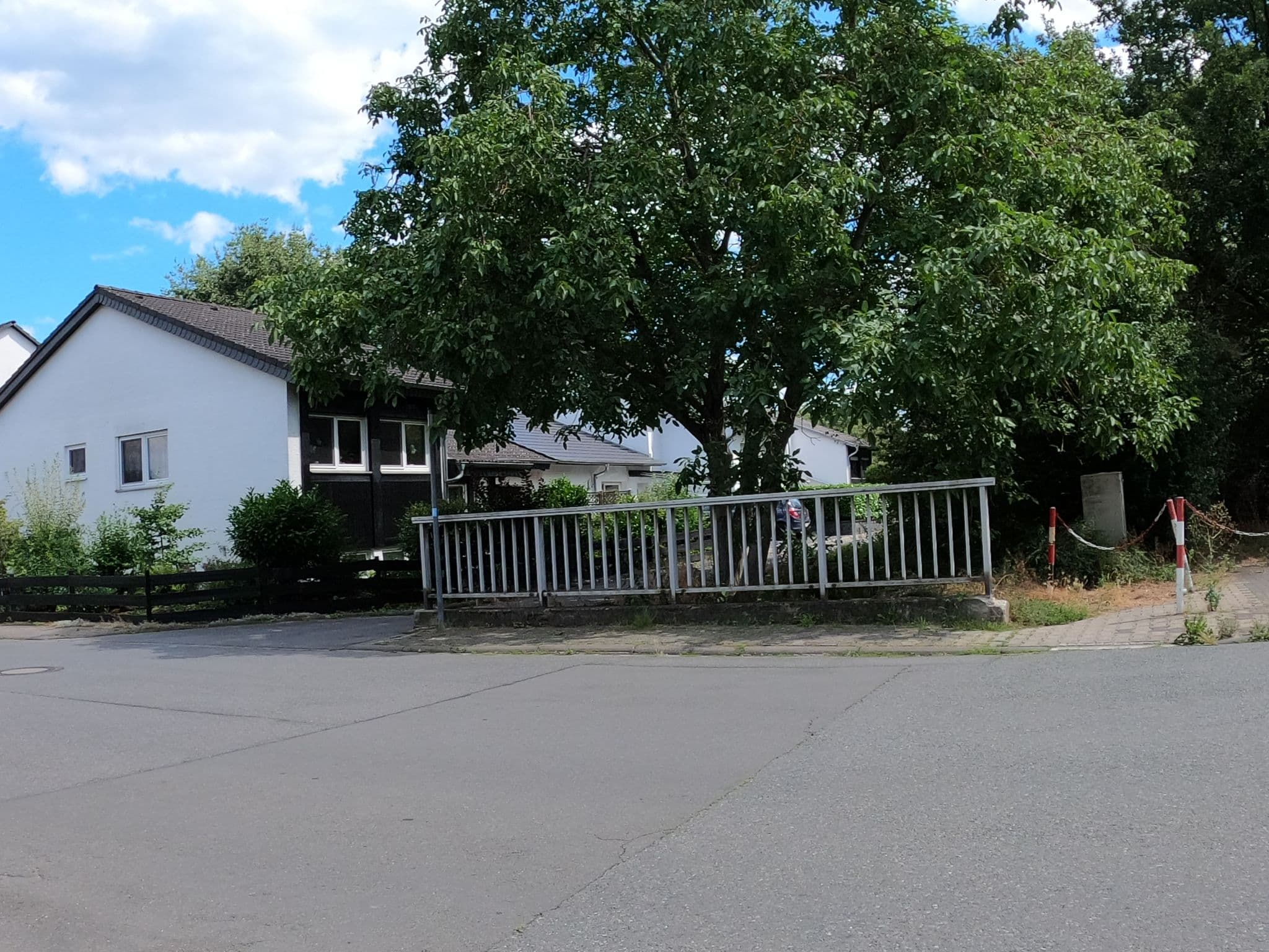 Street view near Aydin Mesvat Hähnchengrill, Nauheim — © chuck (CC BY-SA · Mapillary)