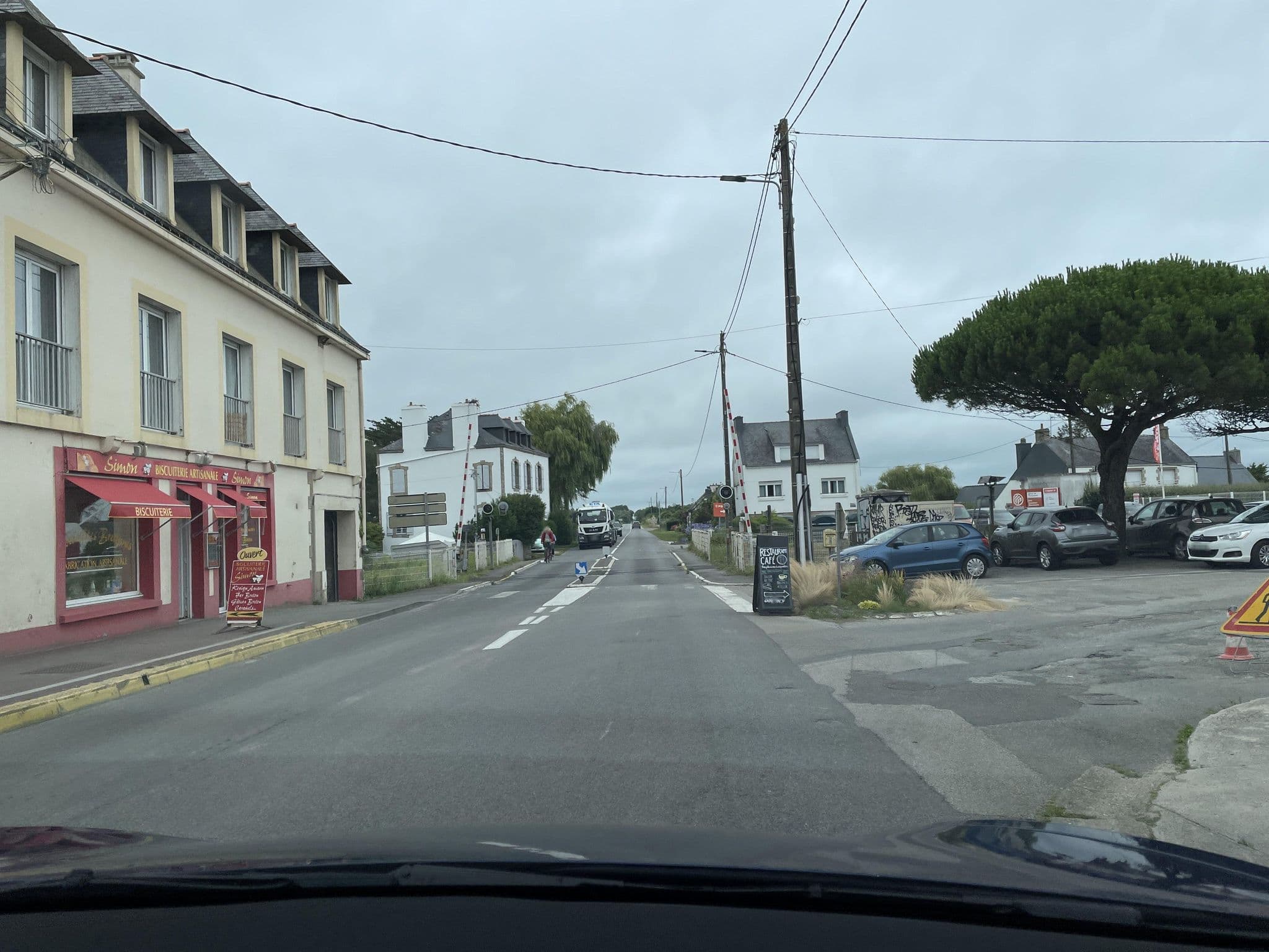 Street view near Hôtel des Voyageurs, Plouharnel — © kino (CC BY-SA · Mapillary)