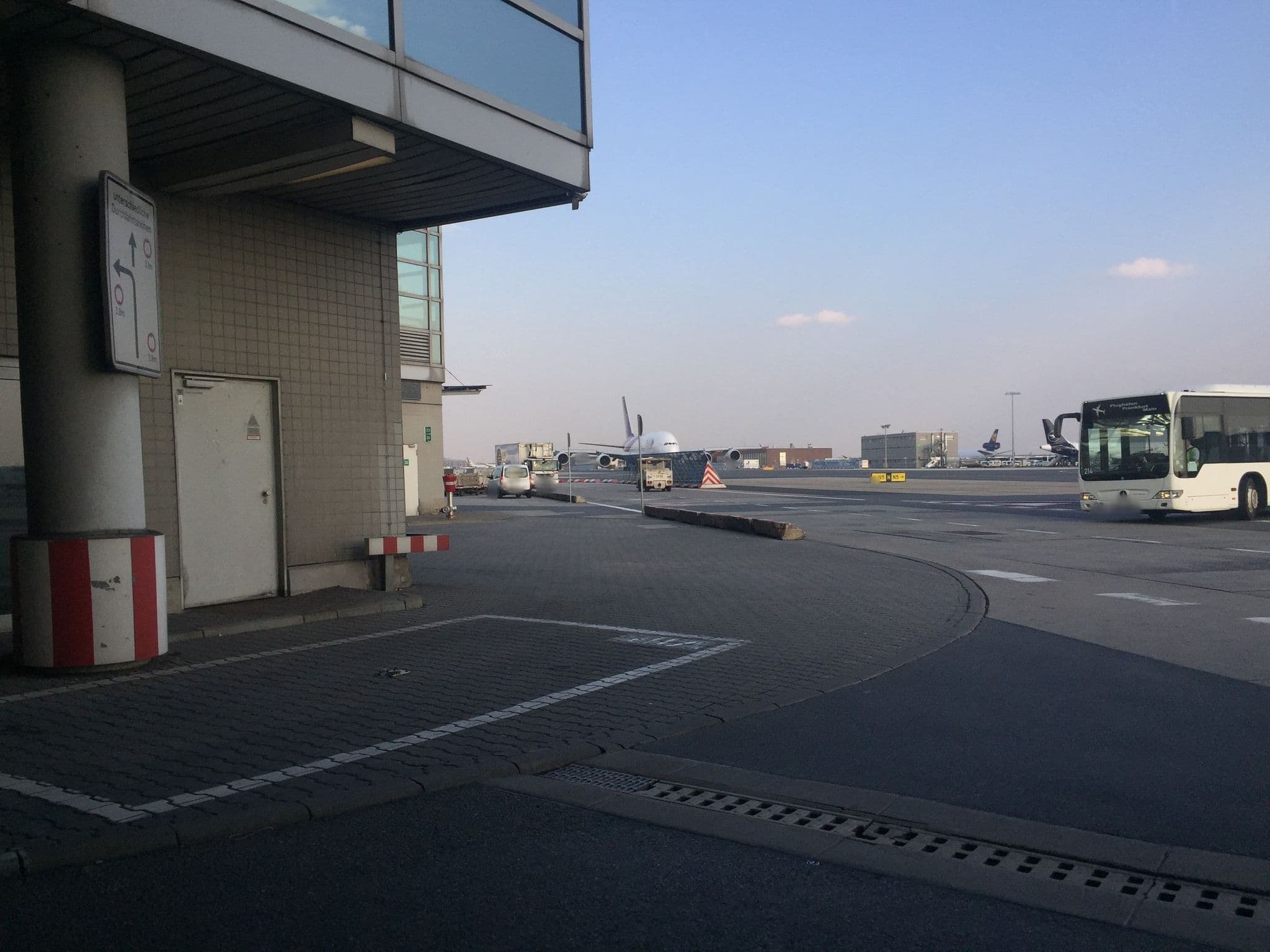 Street view near MyCloud Transit Hotel, Kelsterbach — © richlv (CC BY-SA · Mapillary)