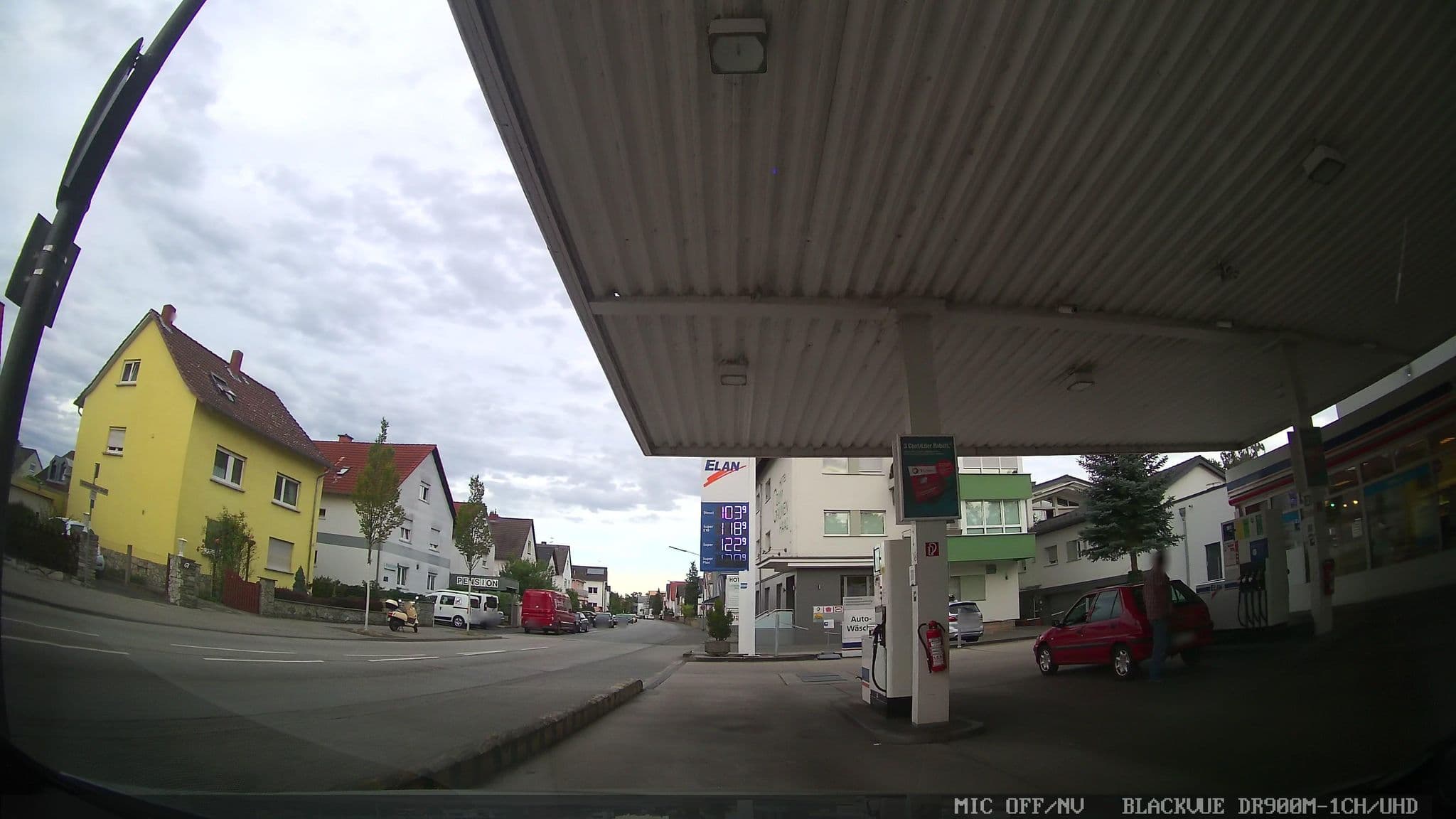 Street view near Gästehaus Gawruszko, Mörfelden-Walldorf — © chuck (CC BY-SA · Mapillary)