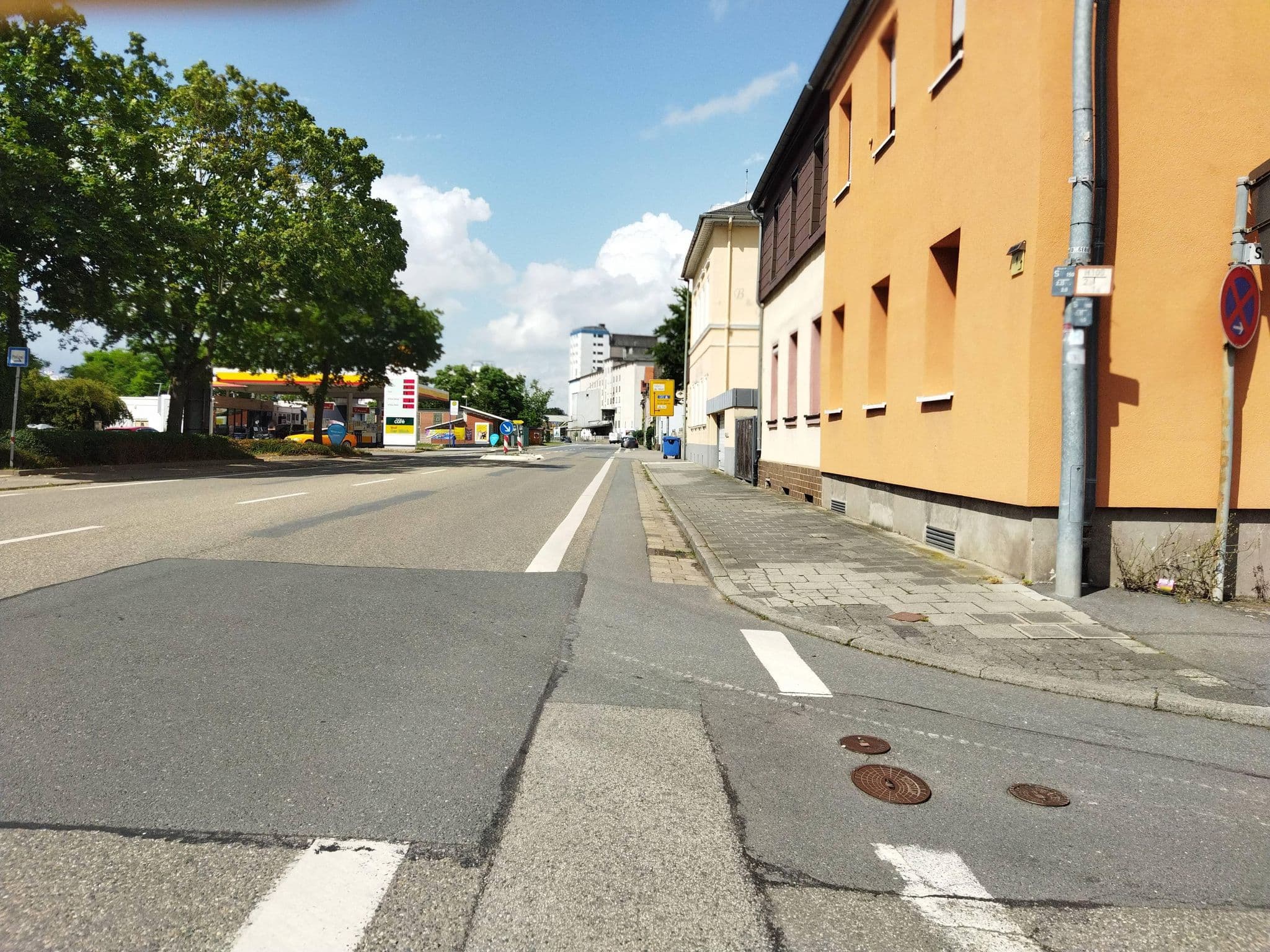 Street view near Jakob Moser Konditorei, Gernsheim — © changchun1 (CC BY-SA · Mapillary)