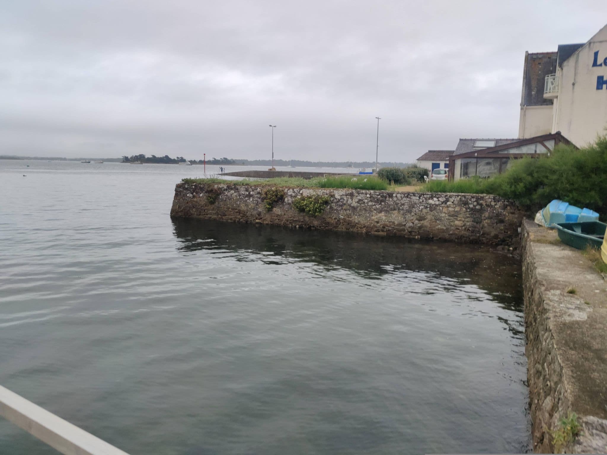 Street view near Le Neptune, Locmariaquer — © ericb44 (CC BY-SA · Mapillary)