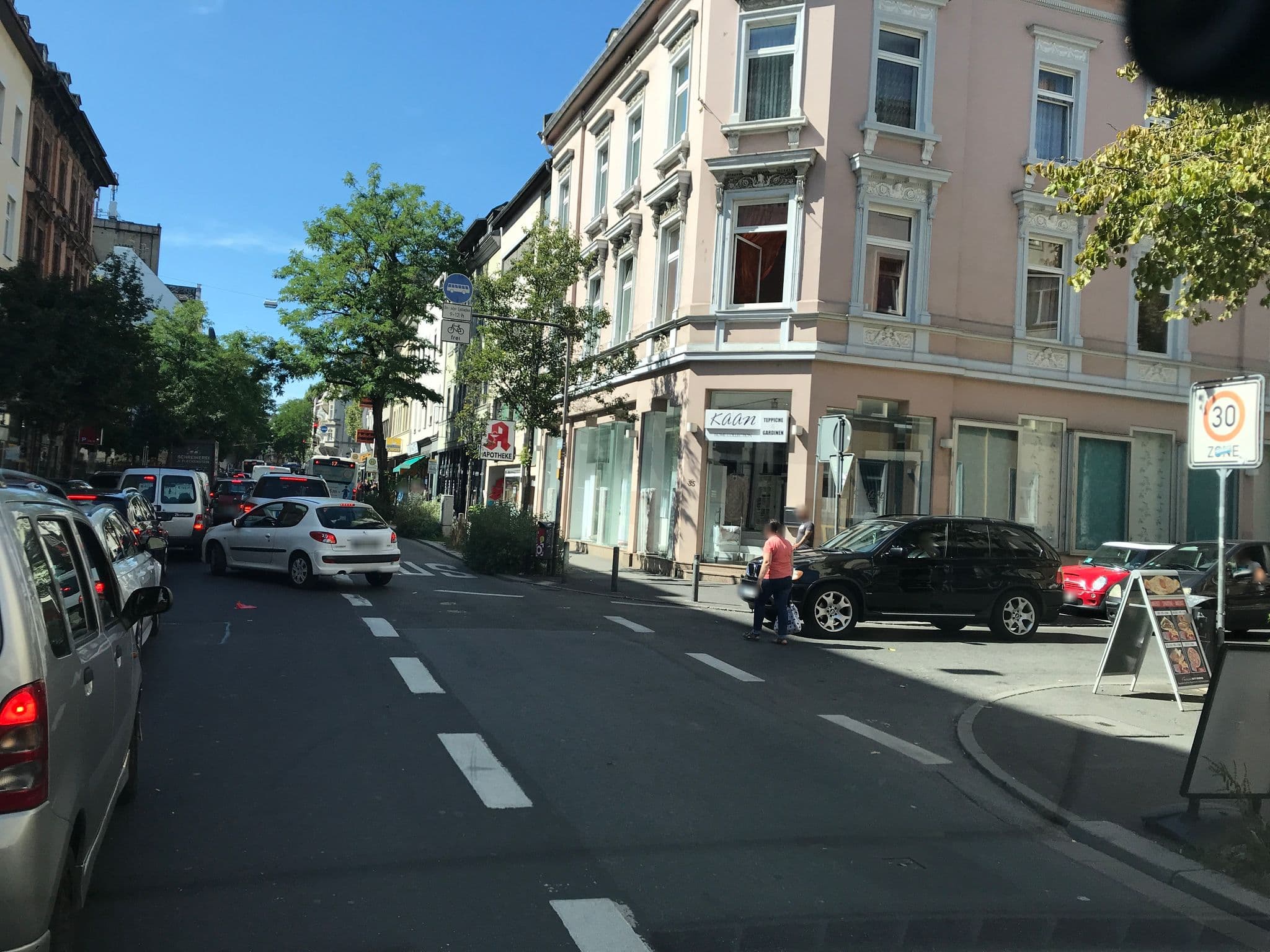 Street view near Hotel Ring Garni, Wiesbaden — © marpa (CC BY-SA · Mapillary)
