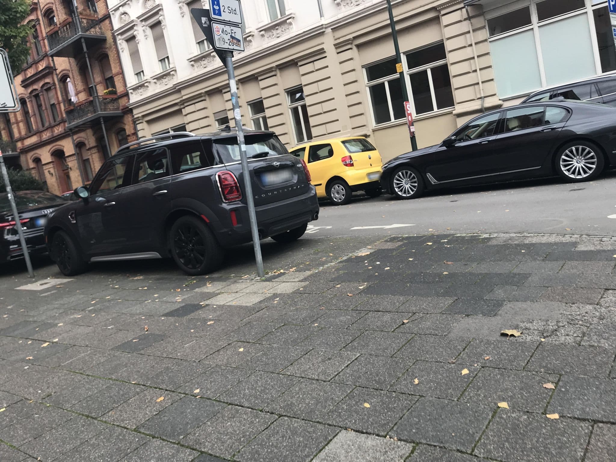 Street view near Central Hotel, Wiesbaden — © miguel_andrade (CC BY-SA · Mapillary)