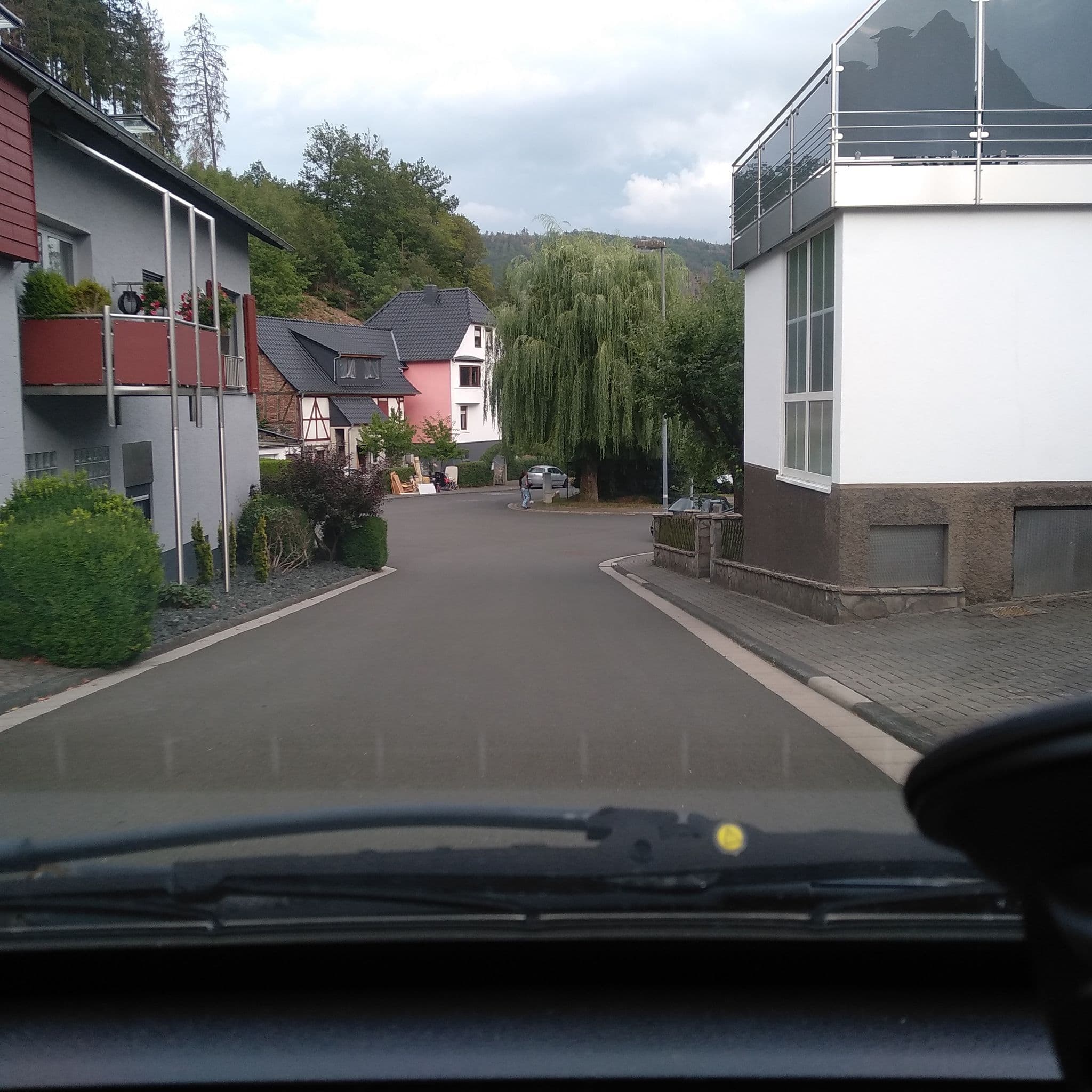 Street view near Hess Klaus P. und Petra, Dillenburg — © ede875 (CC BY-SA · Mapillary)