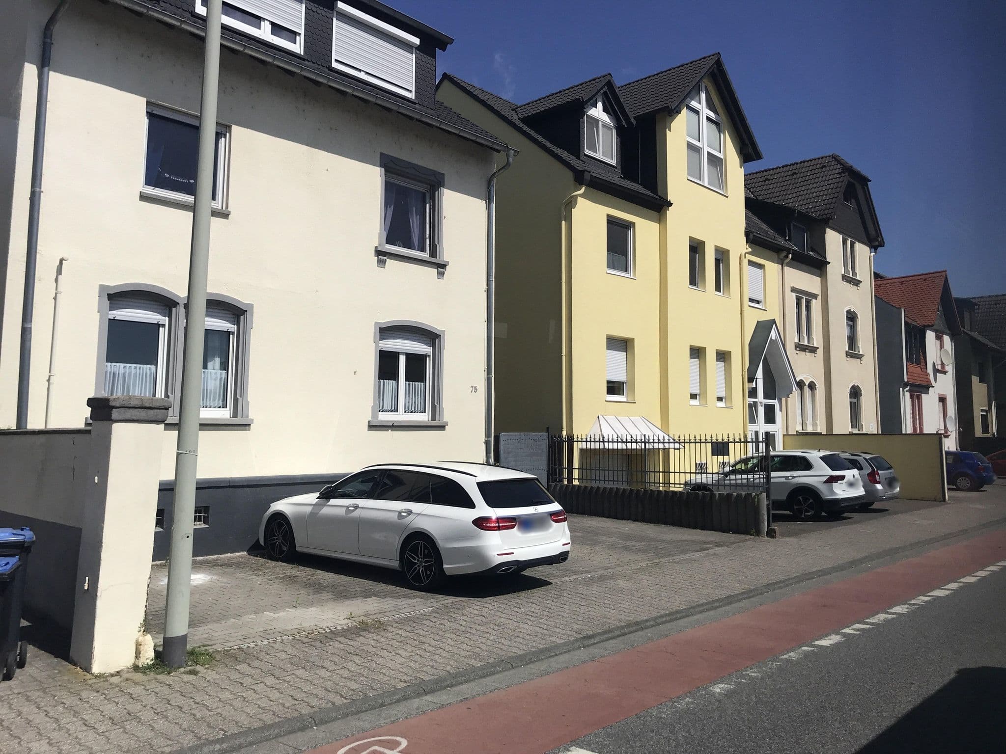 Street view near Pension Taunusblick Besitzer Fam. K.-H. Hacker, Kelsterbach — © miguel_andrade (CC BY-SA · Mapillary)