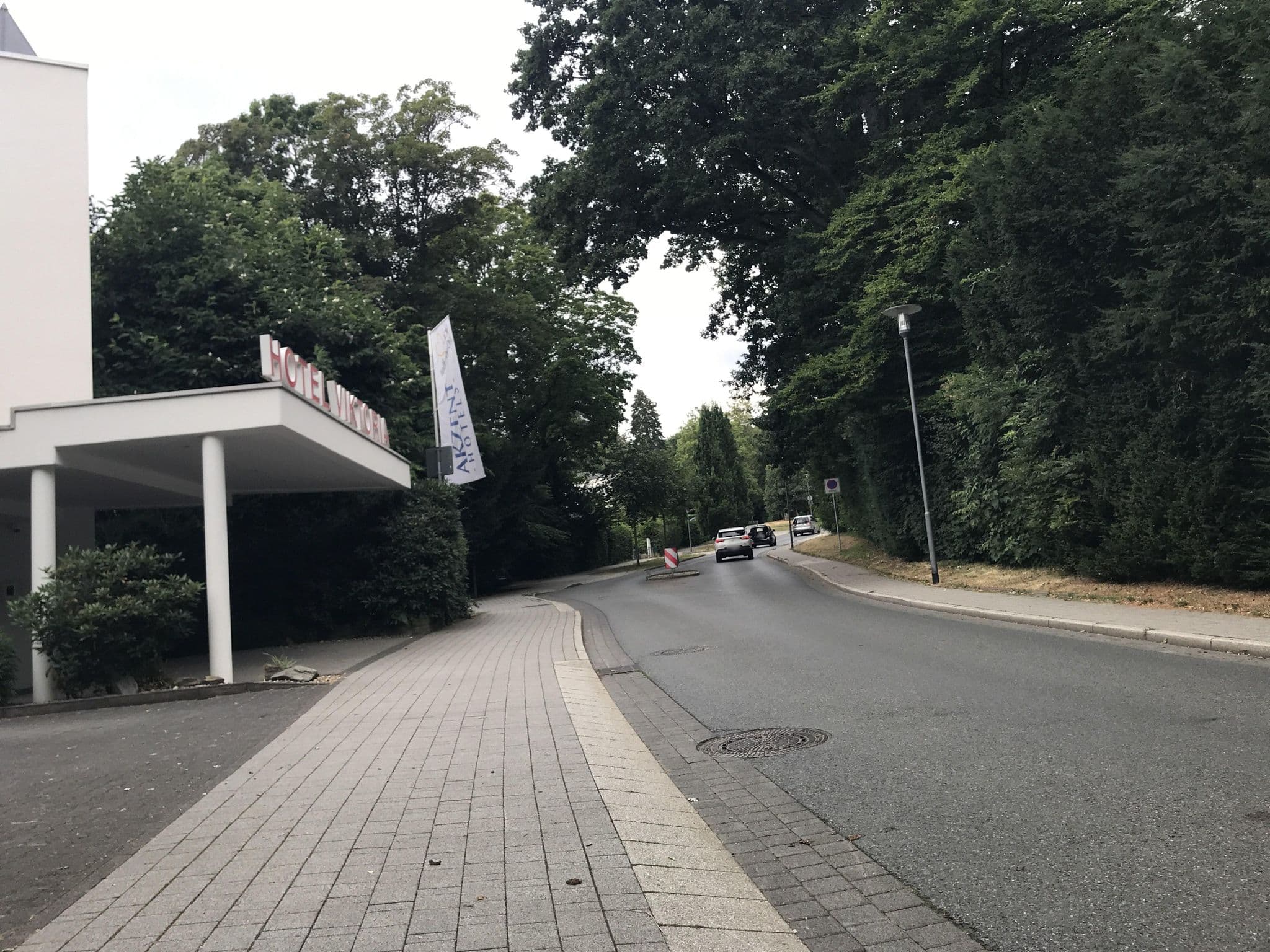 Street view near Hotel Concord Viktoria, Kronberg — © miguel_andrade (CC BY-SA · Mapillary)