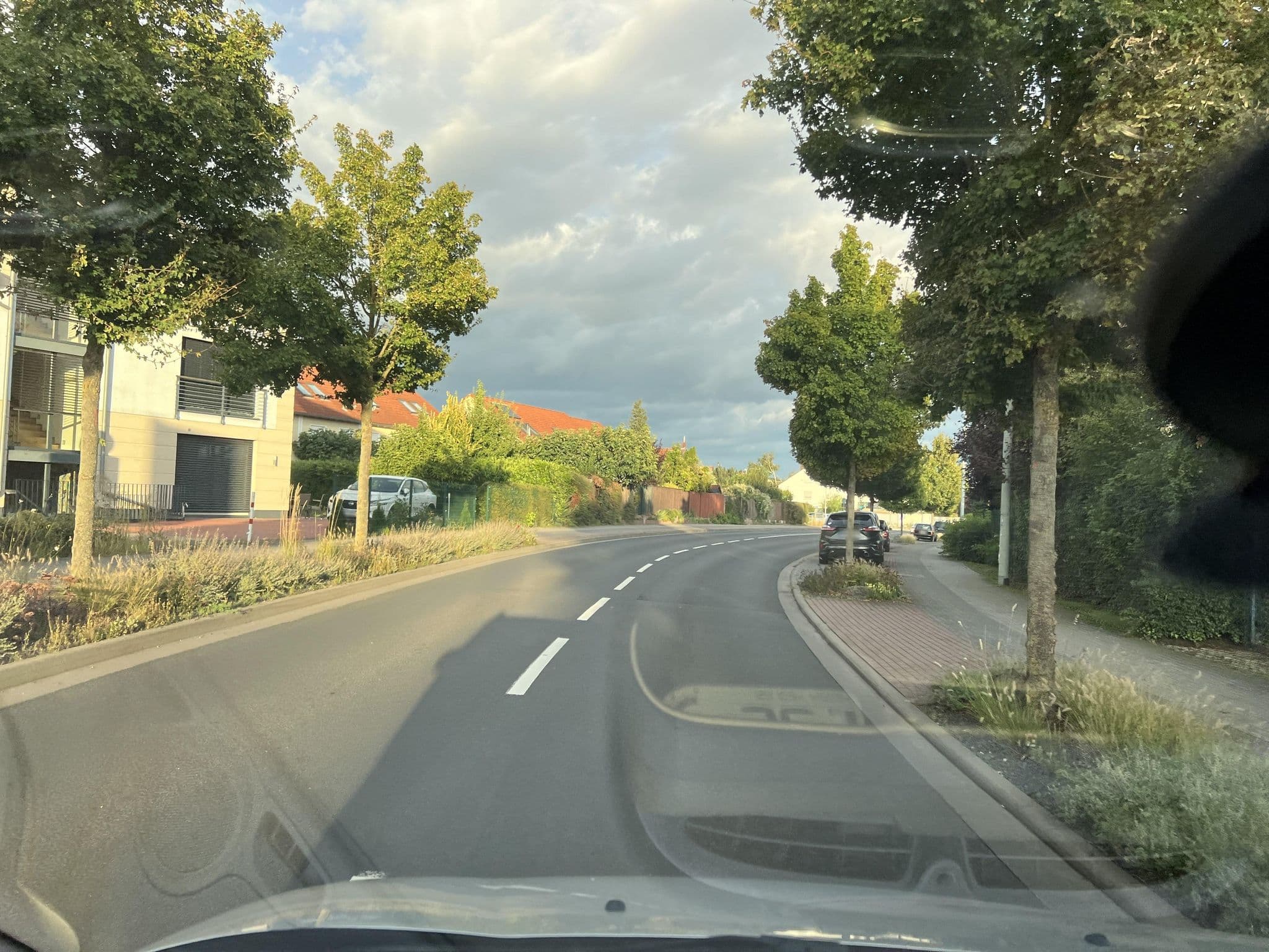 Street view near Lamex Inn Hotel & Restaurant, Liederbach — © robffm (CC BY-SA · Mapillary)
