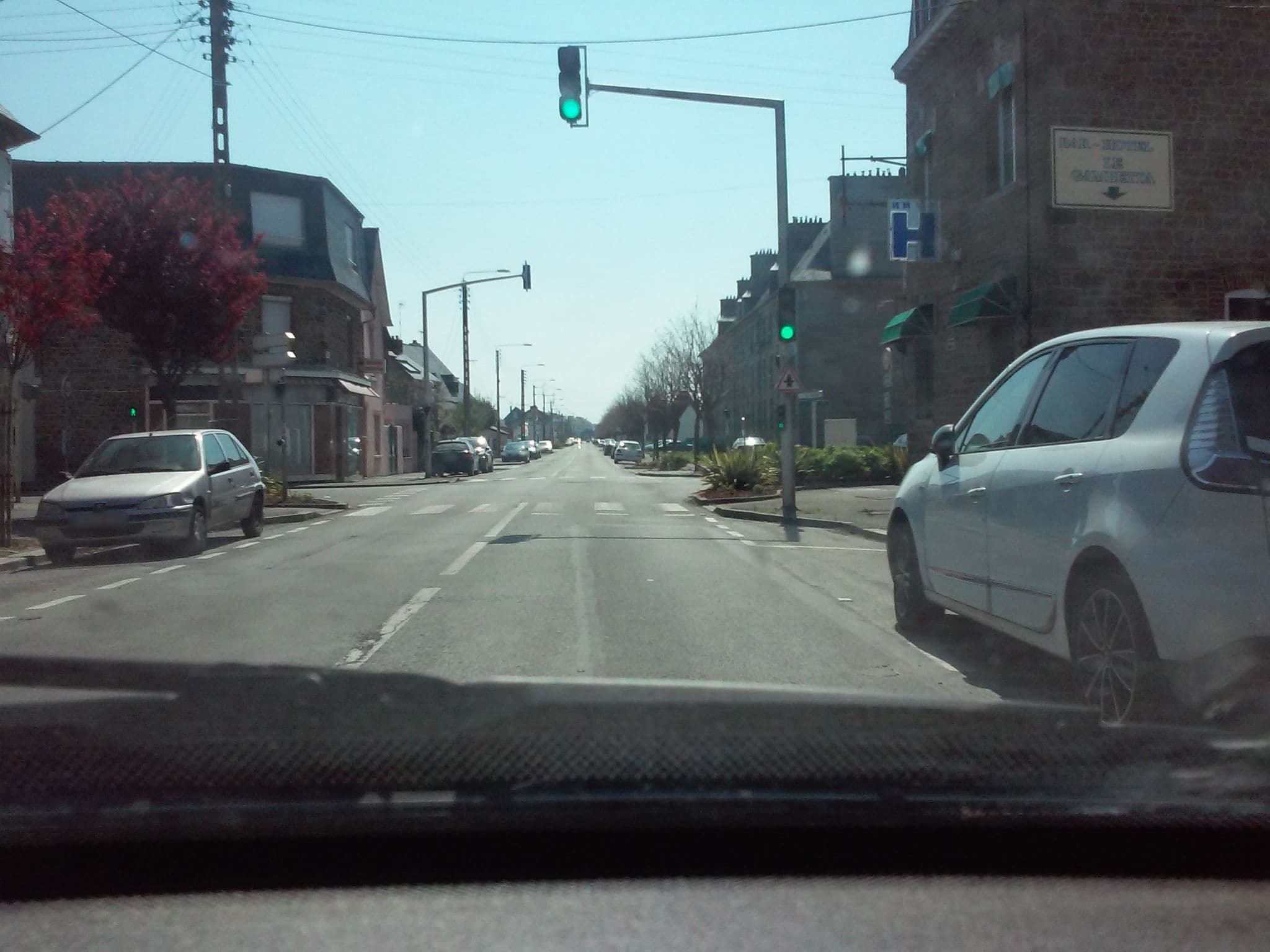 Street view near Hôtel Le Gambetta, Saint-Malo — © pymouss (CC BY-SA · Mapillary)