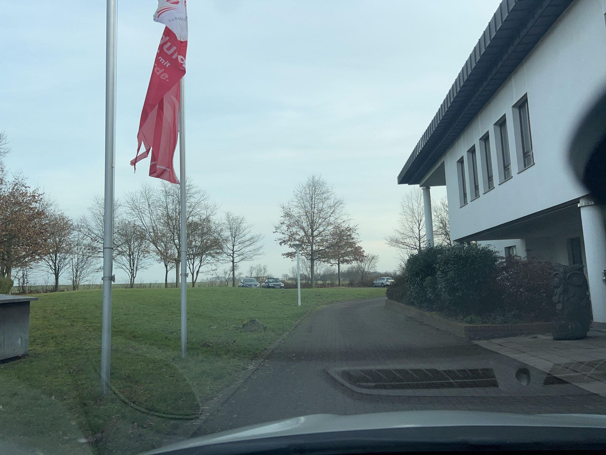 Street view near Tagungs- und Bildungszentrum Steinbach/Taunus, Steinbach am Taunus — © robffm (CC BY-SA · Mapillary)