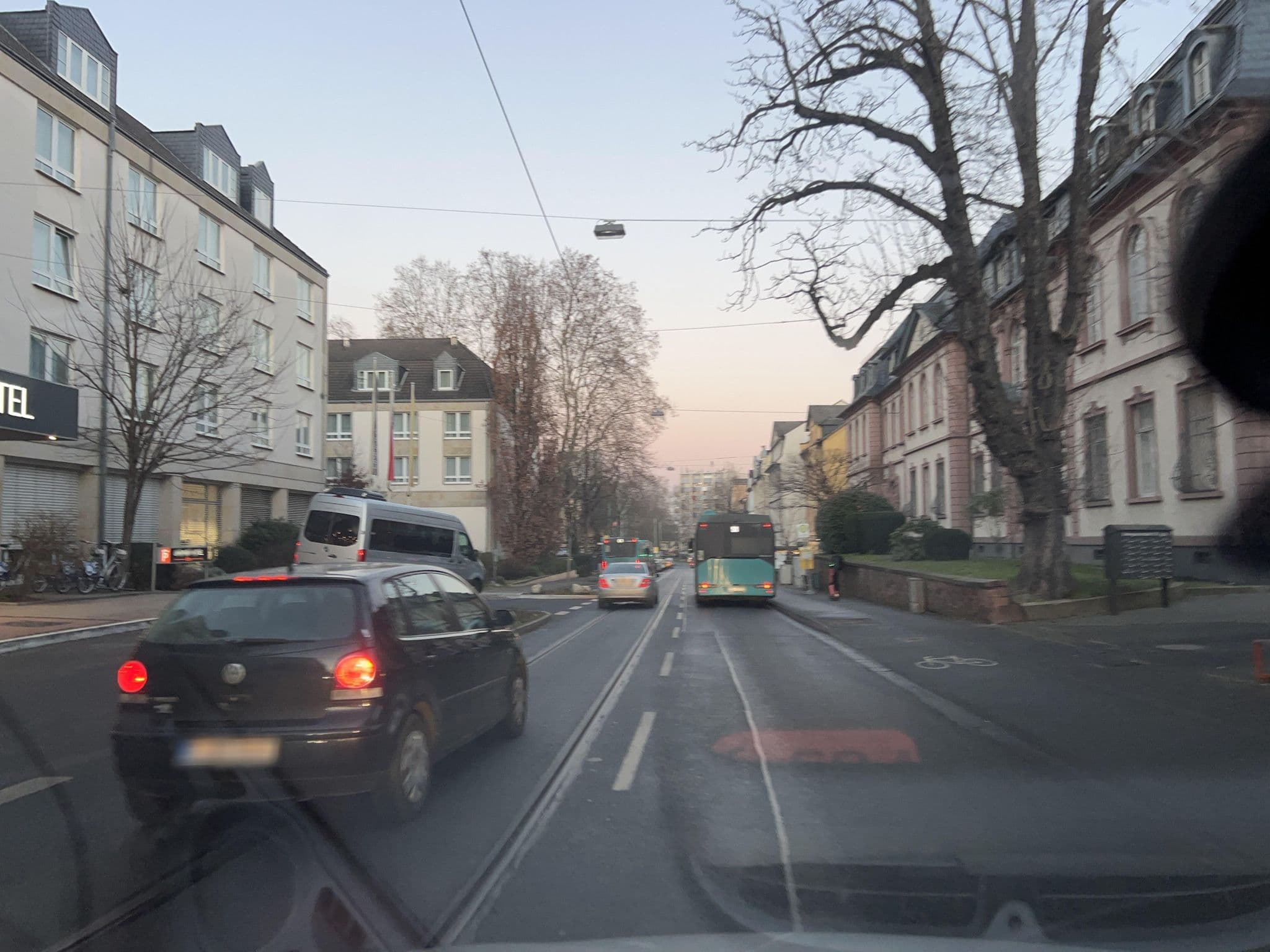 Street view near Lindner Congress Hotel, Eschborn — © robffm (CC BY-SA · Mapillary)