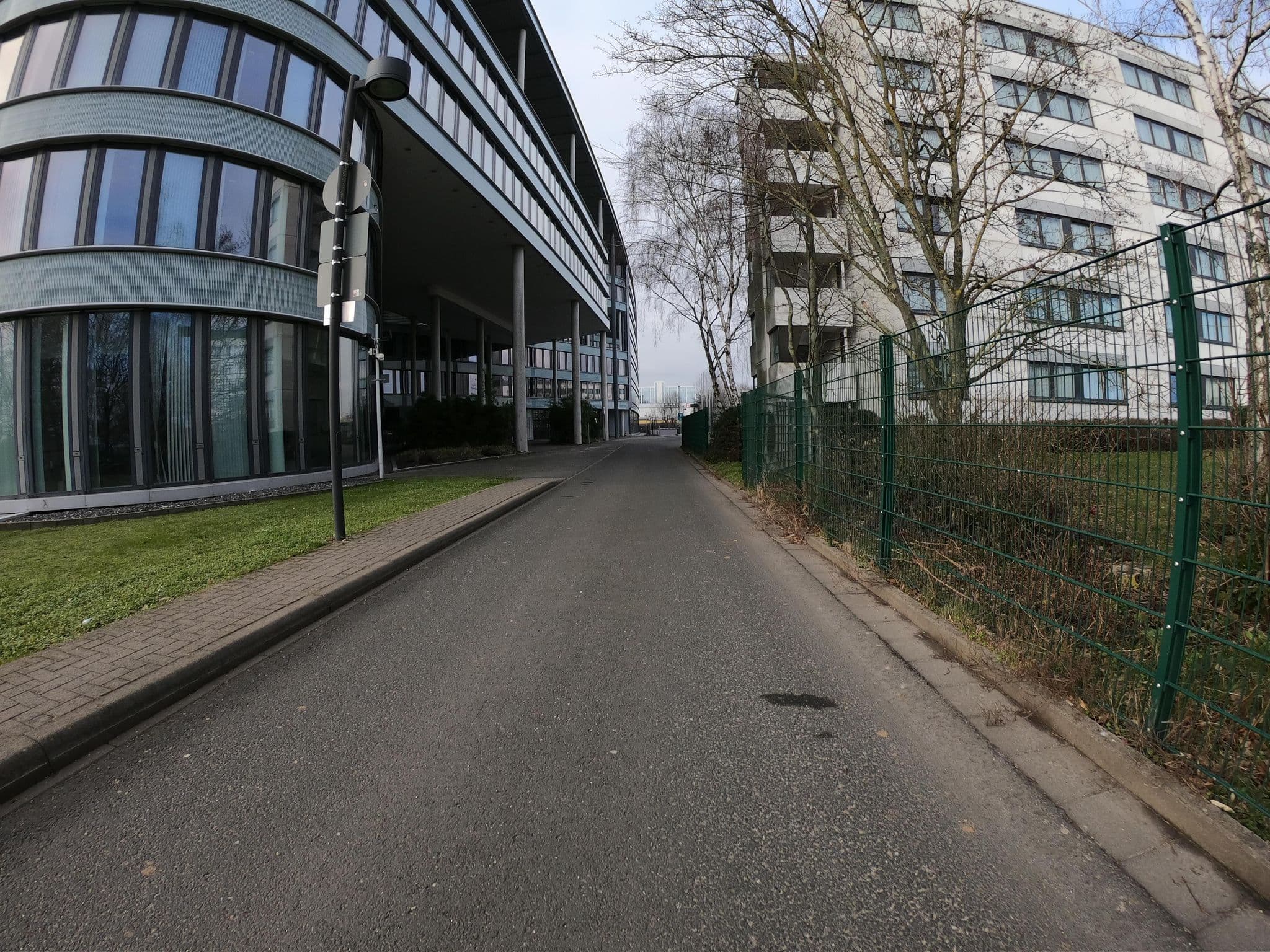 Street view near Mercure Pool, Eschborn — © tmka (CC BY-SA · Mapillary)
