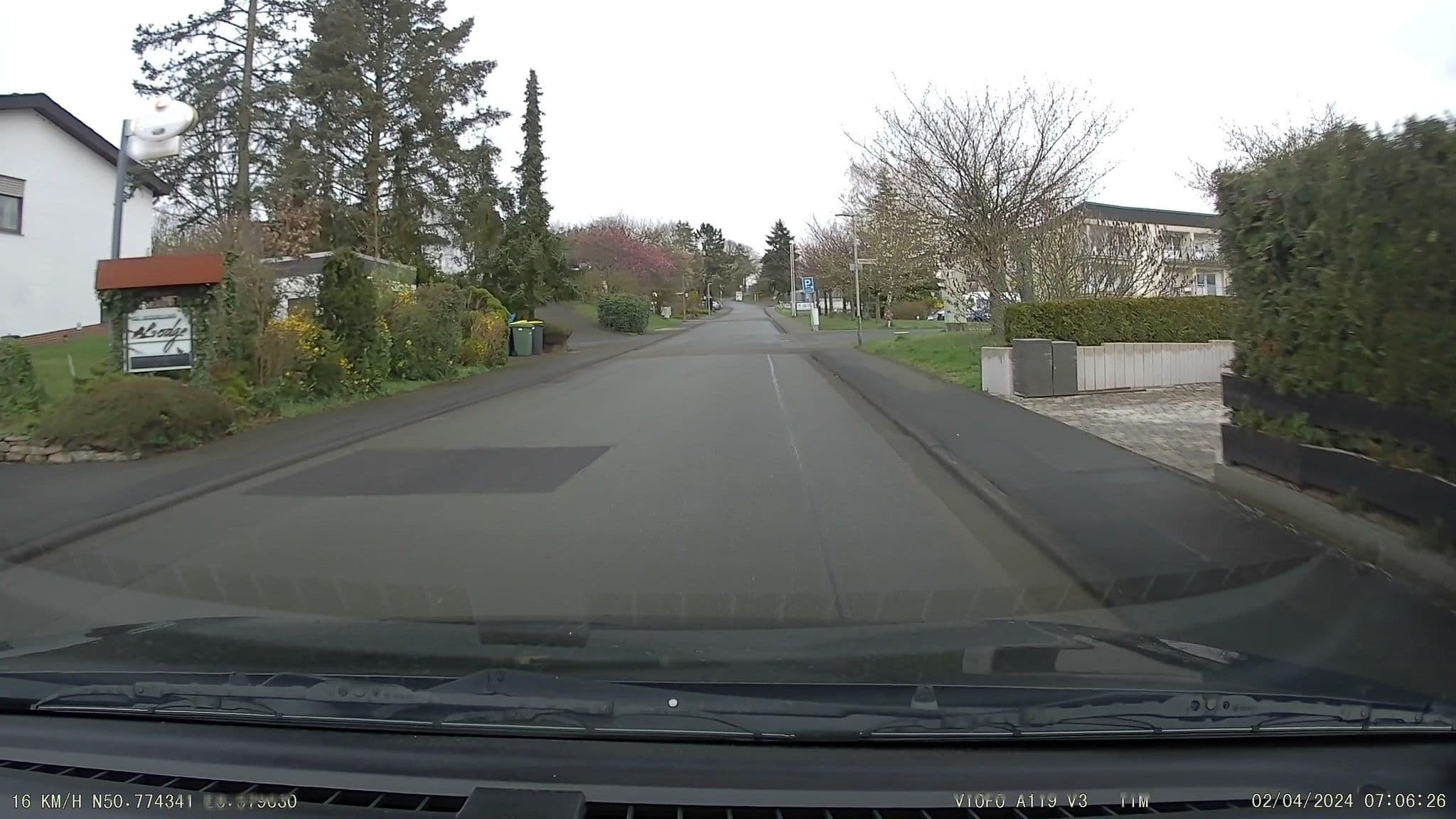 Street view near Zum Rosengarten Inh. Klaus-Uwe zu Jeddeloh, Gladenbach — © tim3003 (CC BY-SA · Mapillary)