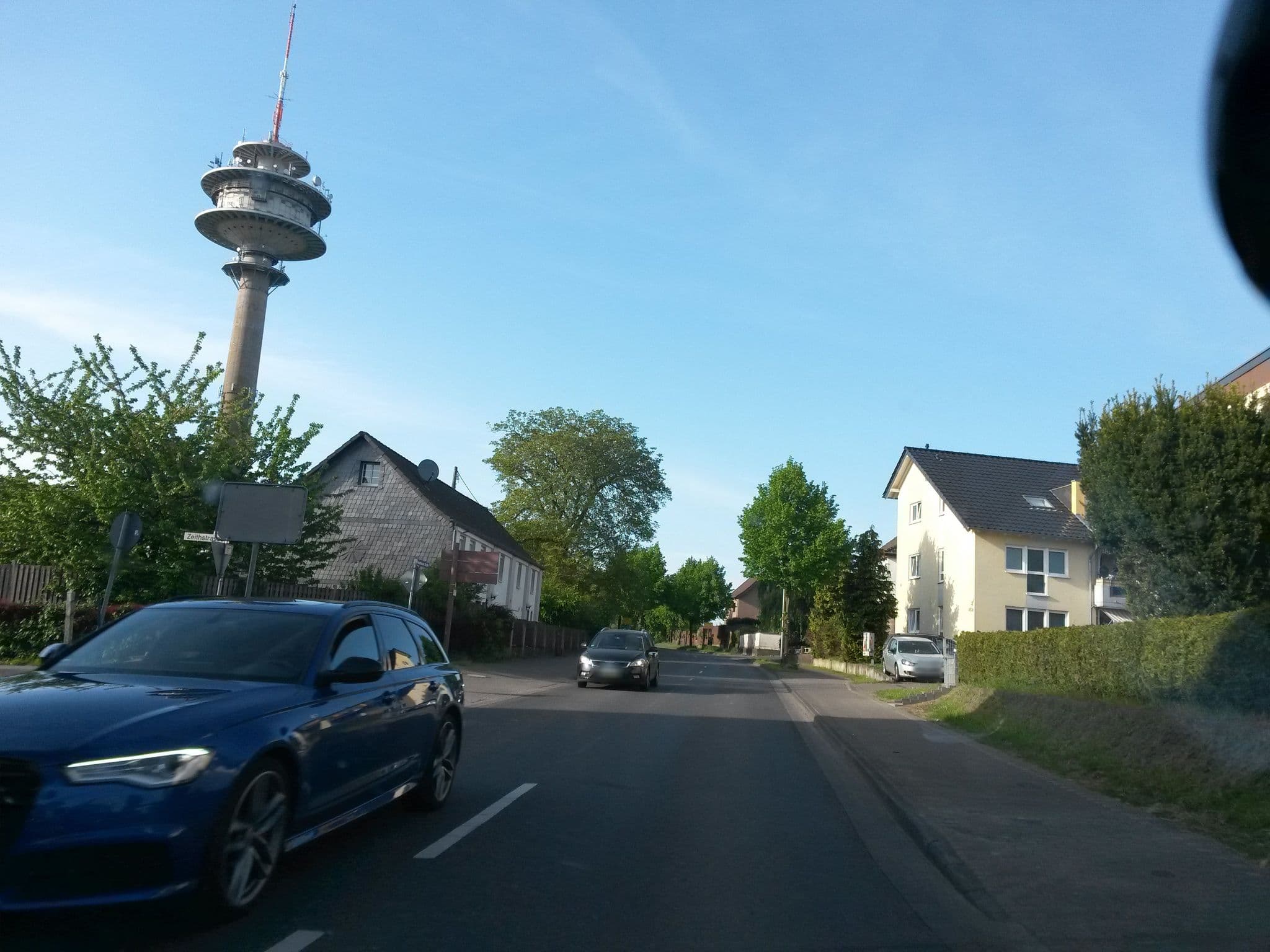 Street view near Hammes Karin Hotel und Pension, Lohmar — © uwekoch (CC BY-SA · Mapillary)
