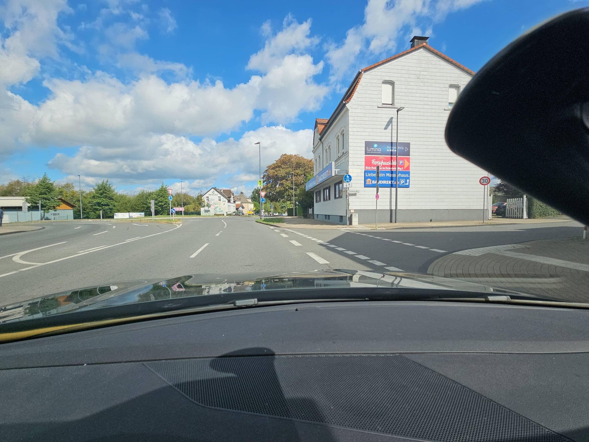 Street view near Westfalenkrug Hotel und Gaststätten GmbH, Sprockhövel — © toho (CC BY-SA · Mapillary)