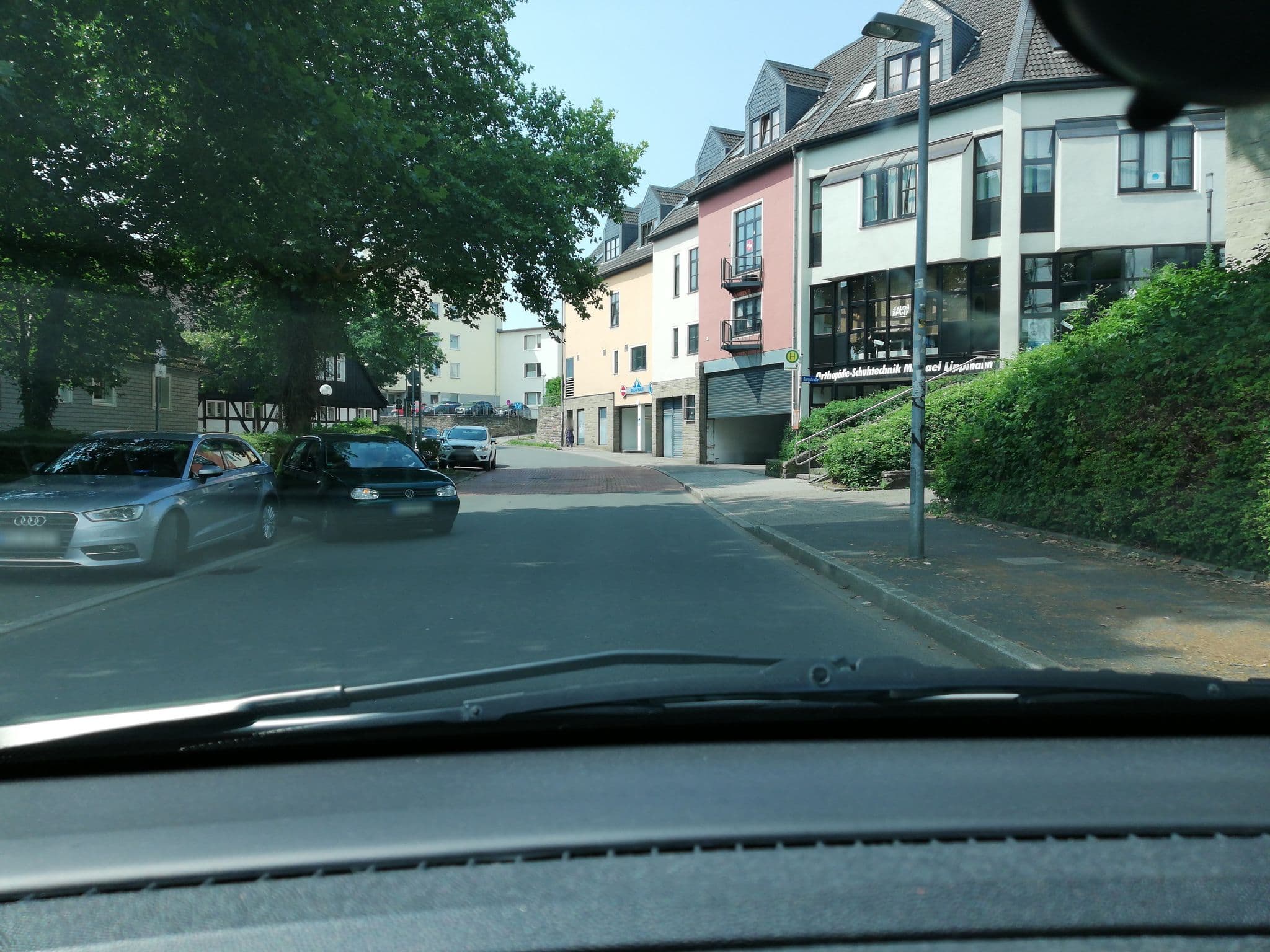 Street view near HeimatHerz Hotel Garni, Herdecke — © thoschi (CC BY-SA · Mapillary)