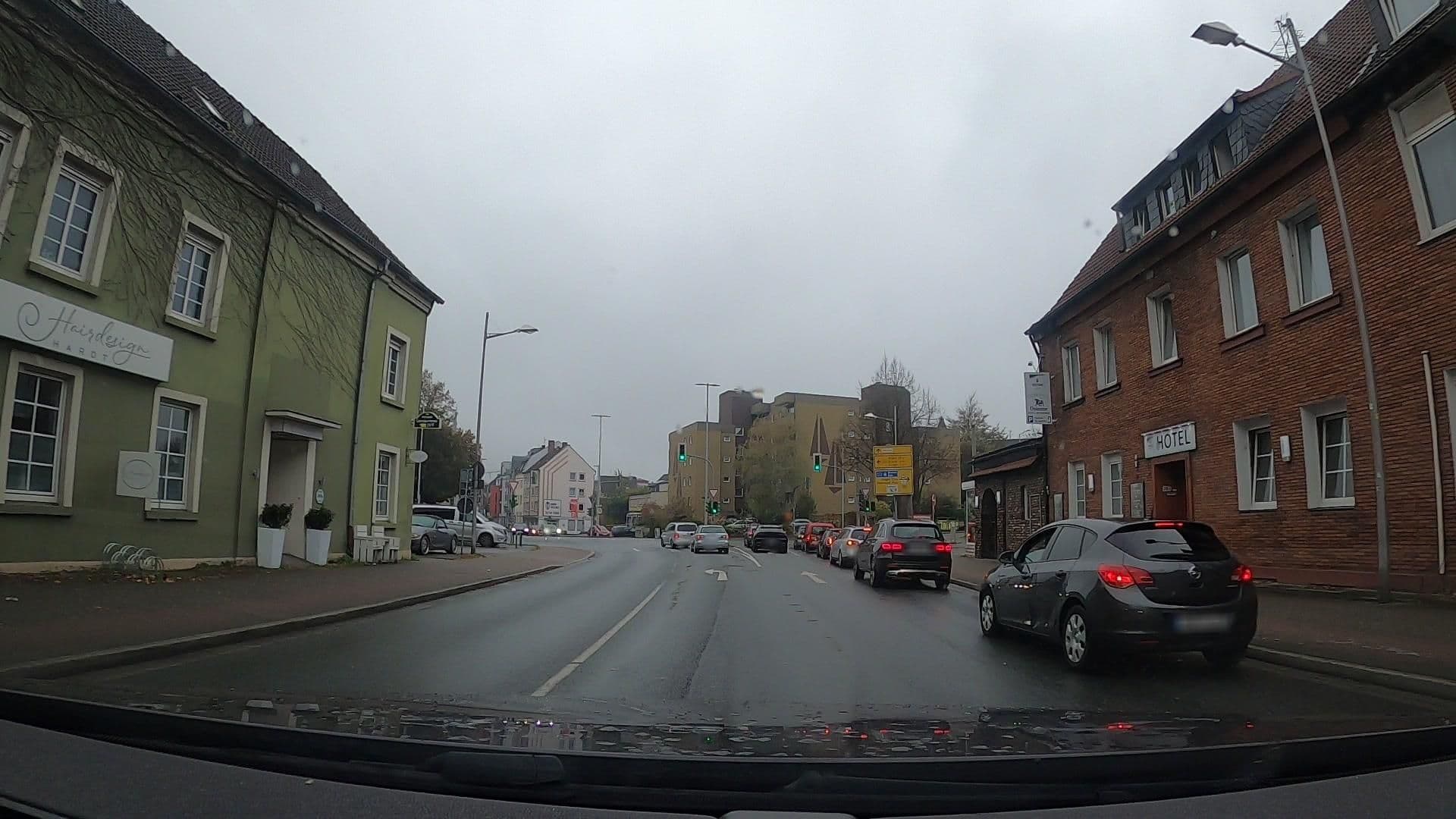 Street view near Hotel-Steakhaus Ostentor, Schwerte — © uwekoch (CC BY-SA · Mapillary)