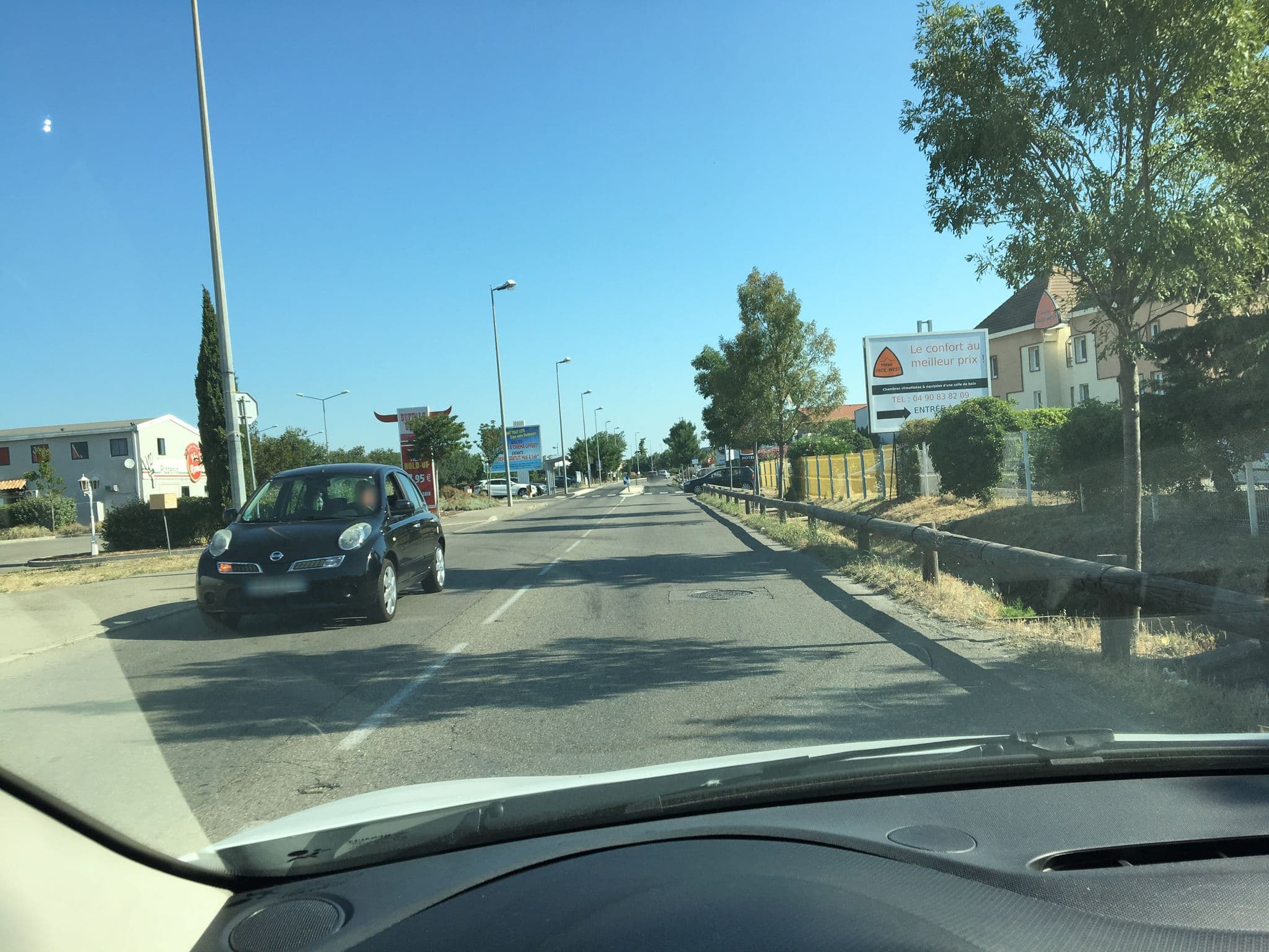 Street view near B&B Hôtel Avignon 2, Le Pontet — © zimmy (CC BY-SA · Mapillary)