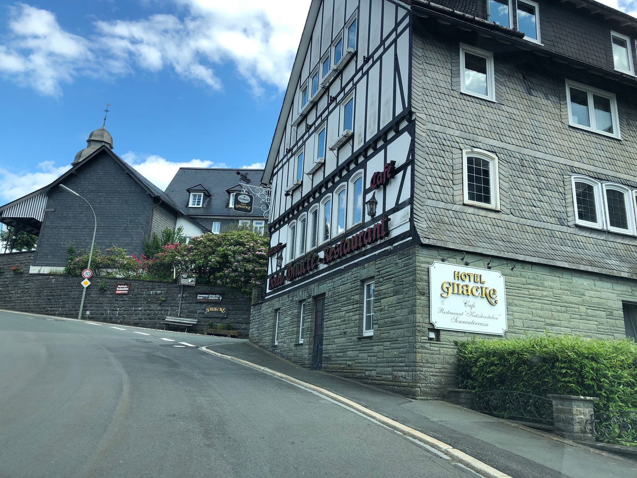 Street view near Hotel Gnacke, Winterberg — © chuck (CC BY-SA · Mapillary)