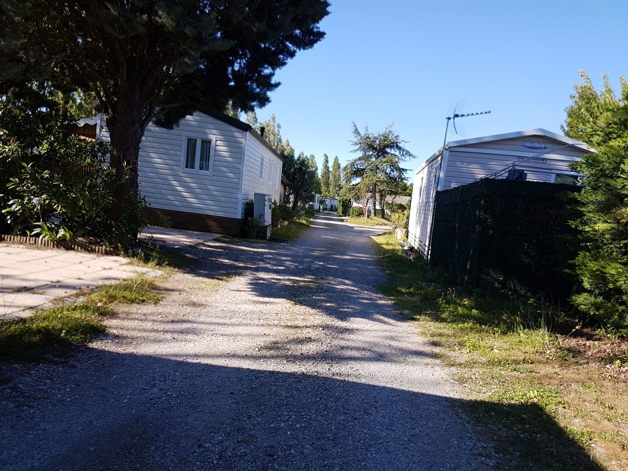 Street view near L'Île des Pêcheurs, Condrieu — © changchun1 (CC BY-SA · Mapillary)