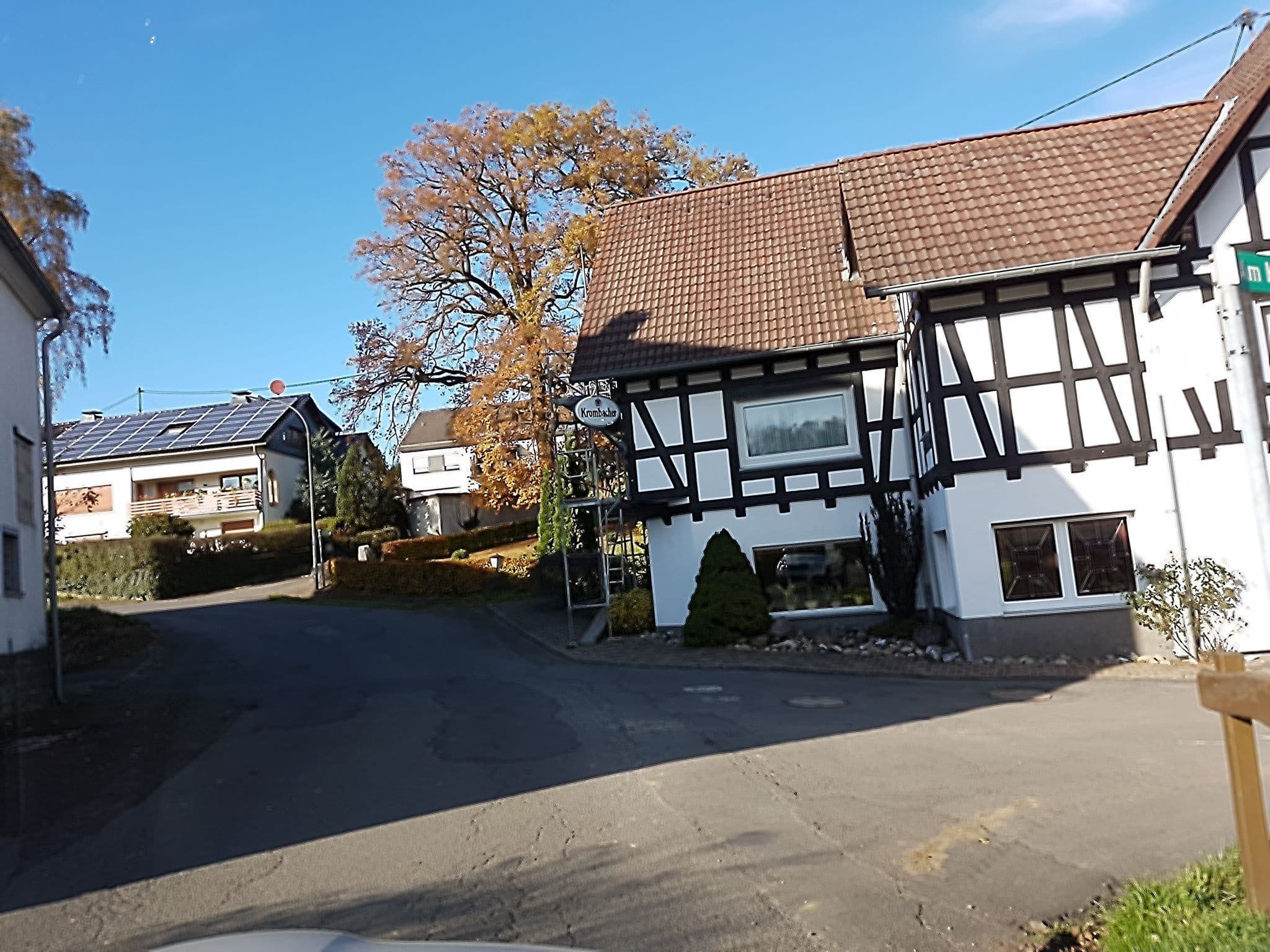 Street view near Zur Bauernschänke, Bergneustadt — © simonikes (CC BY-SA · Mapillary)