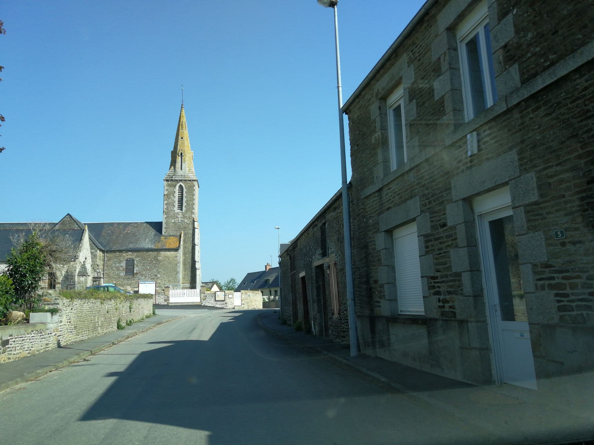 Street view near Prieuré du Mont St Michel, Pontorson — © julien_n (CC BY-SA · Mapillary)