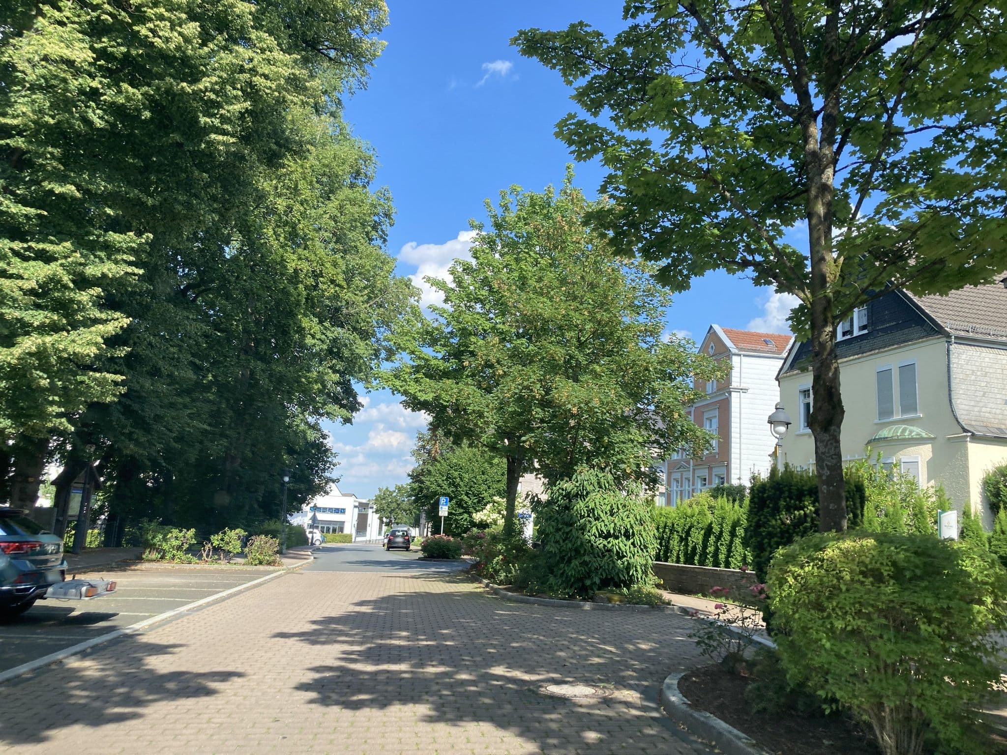 Street view near Hotel Kaisergarten Inh. Engelbert Groke, Neuenrade — © tasmaniadevil (CC BY-SA · Mapillary)