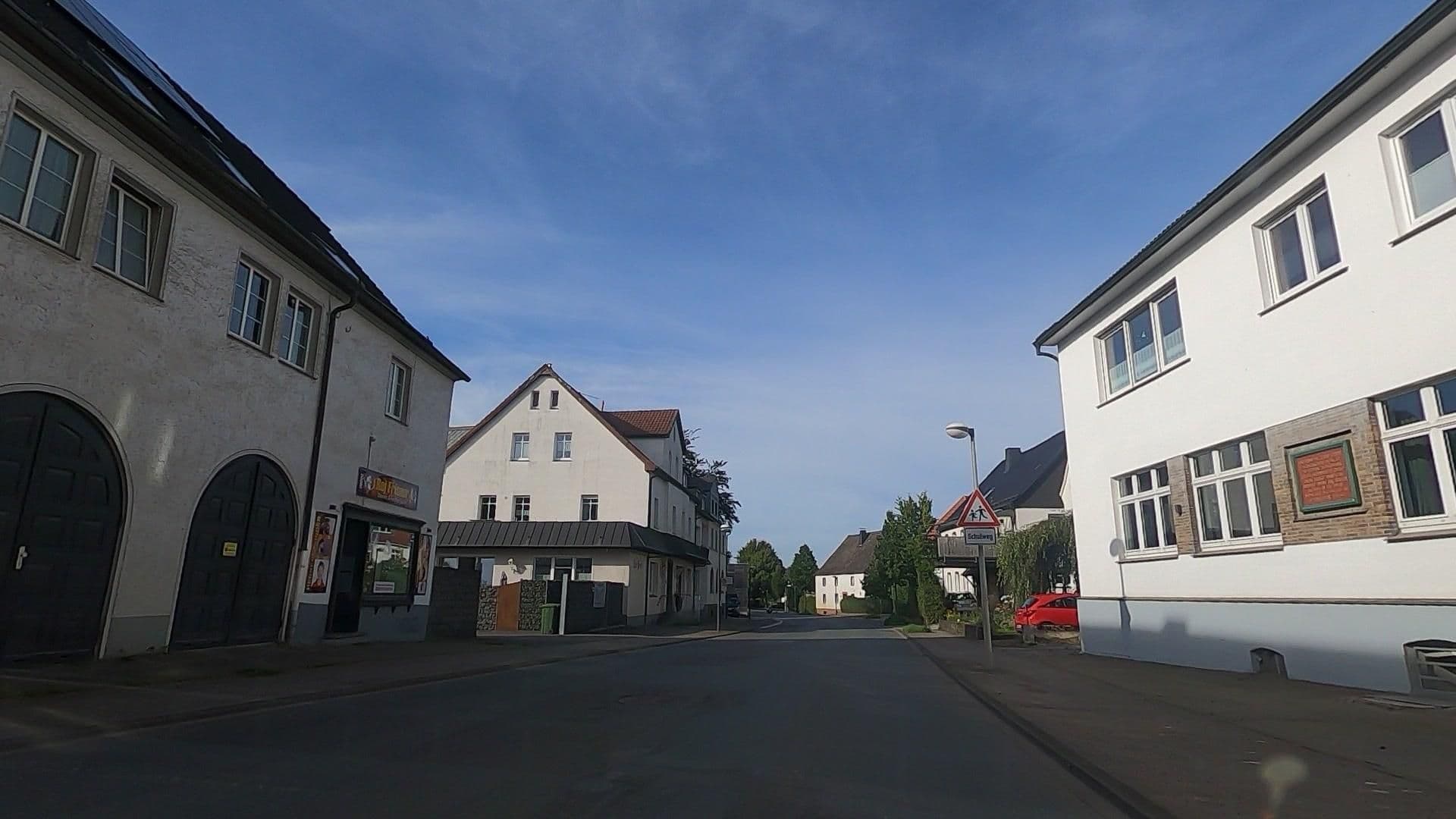 Street view near Am Sonnenhang Hotel, Sundern — © uwekoch (CC BY-SA · Mapillary)