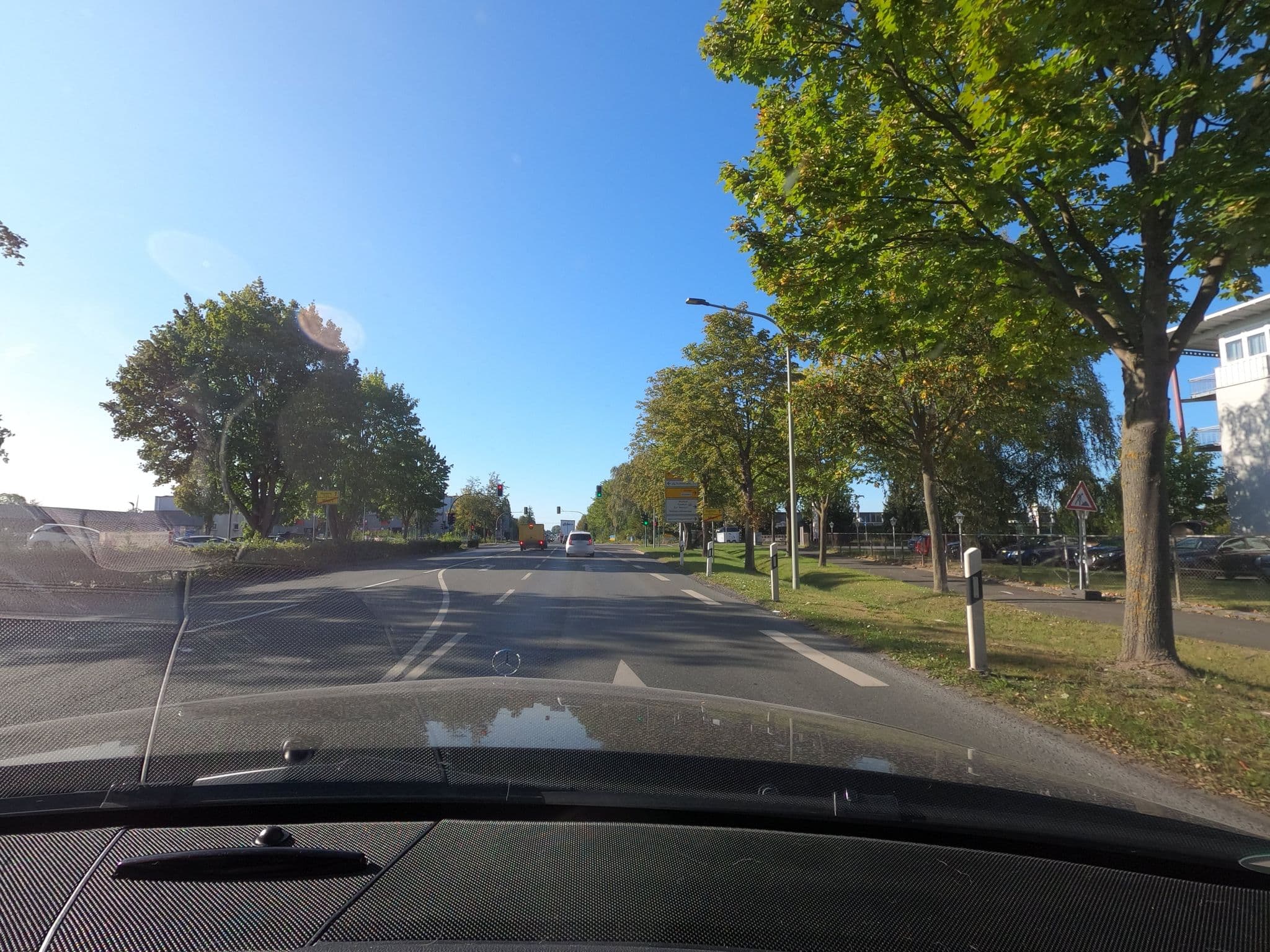 Street view near Maifeld Sport- und Tagungshotel, Werl — © saschahaberkorn (CC BY-SA · Mapillary)