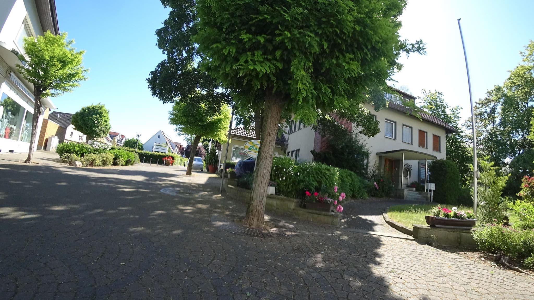 Street view near Ringhotel Bad Westernkotten, Erwitte — © flohoff (CC BY-SA · Mapillary)