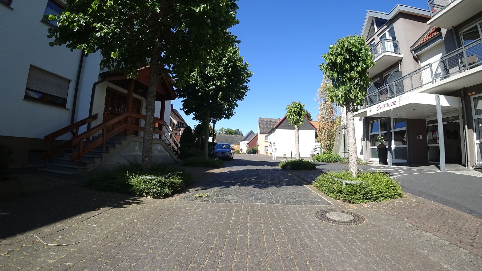 Street view near Kurhotel Grüttner GmbH, Erwitte — © flohoff (CC BY-SA · Mapillary)