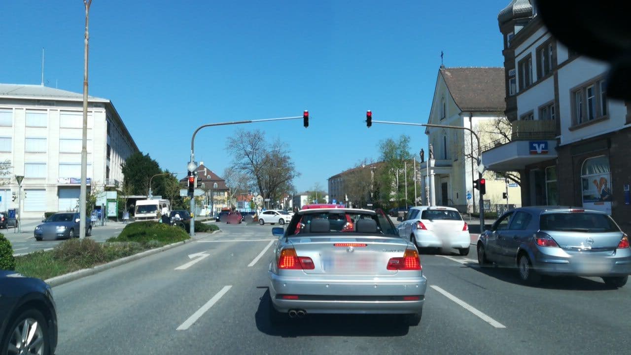 Street view near Gasthaus zur Sonne, Singen — © mr4703 (CC BY-SA · Mapillary)