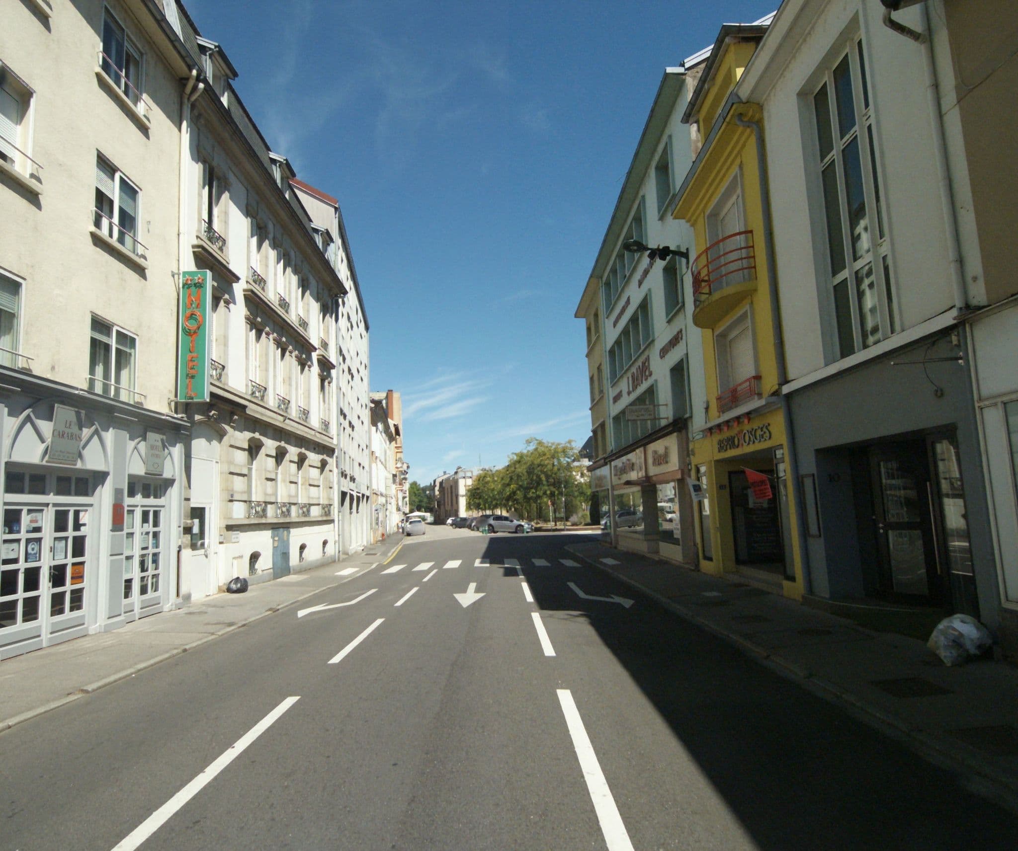 Street view near Hôtel Citotel Le Carabas, Épinal — © andrianjakavah (CC BY-SA · Mapillary)