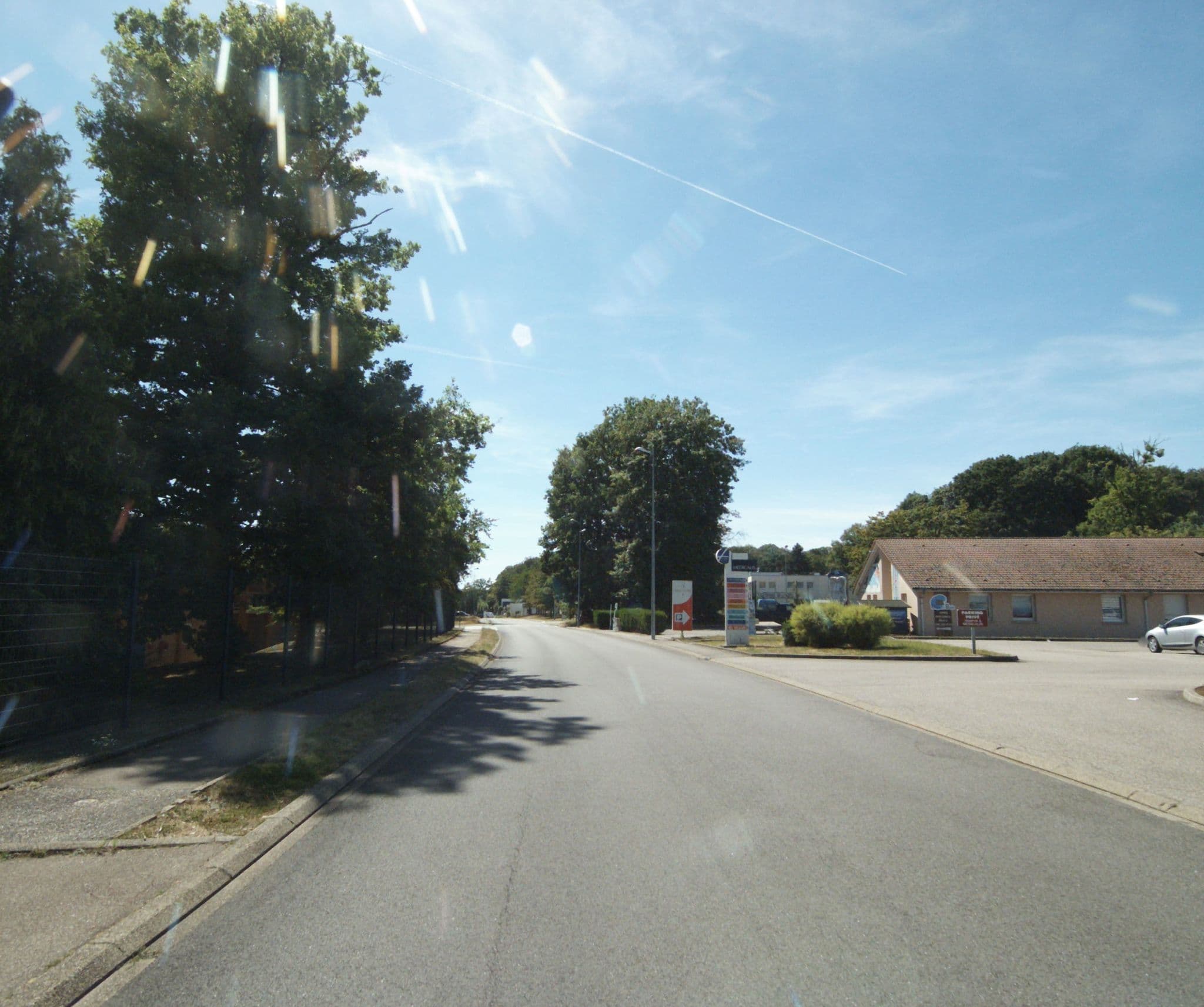 Street view near Best Western Plus La Fayette, Épinal — © andrianjakavah (CC BY-SA · Mapillary)