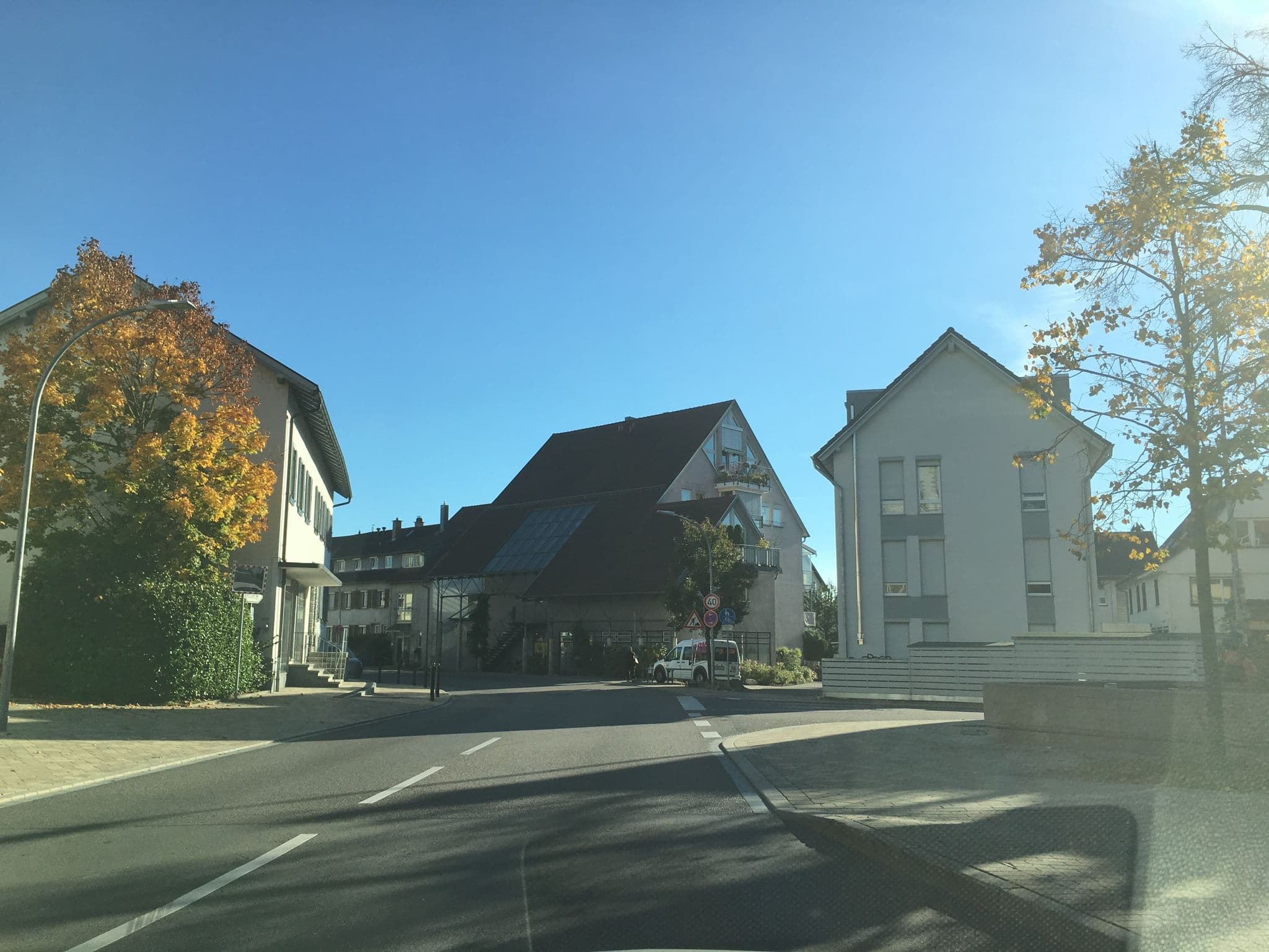 Street view near Hotel garni Gästehaus Linde Roland Kederer Kederer Roland und Kederer Ute, Wollmatingen — © chuck (CC BY-SA · Mapillary)