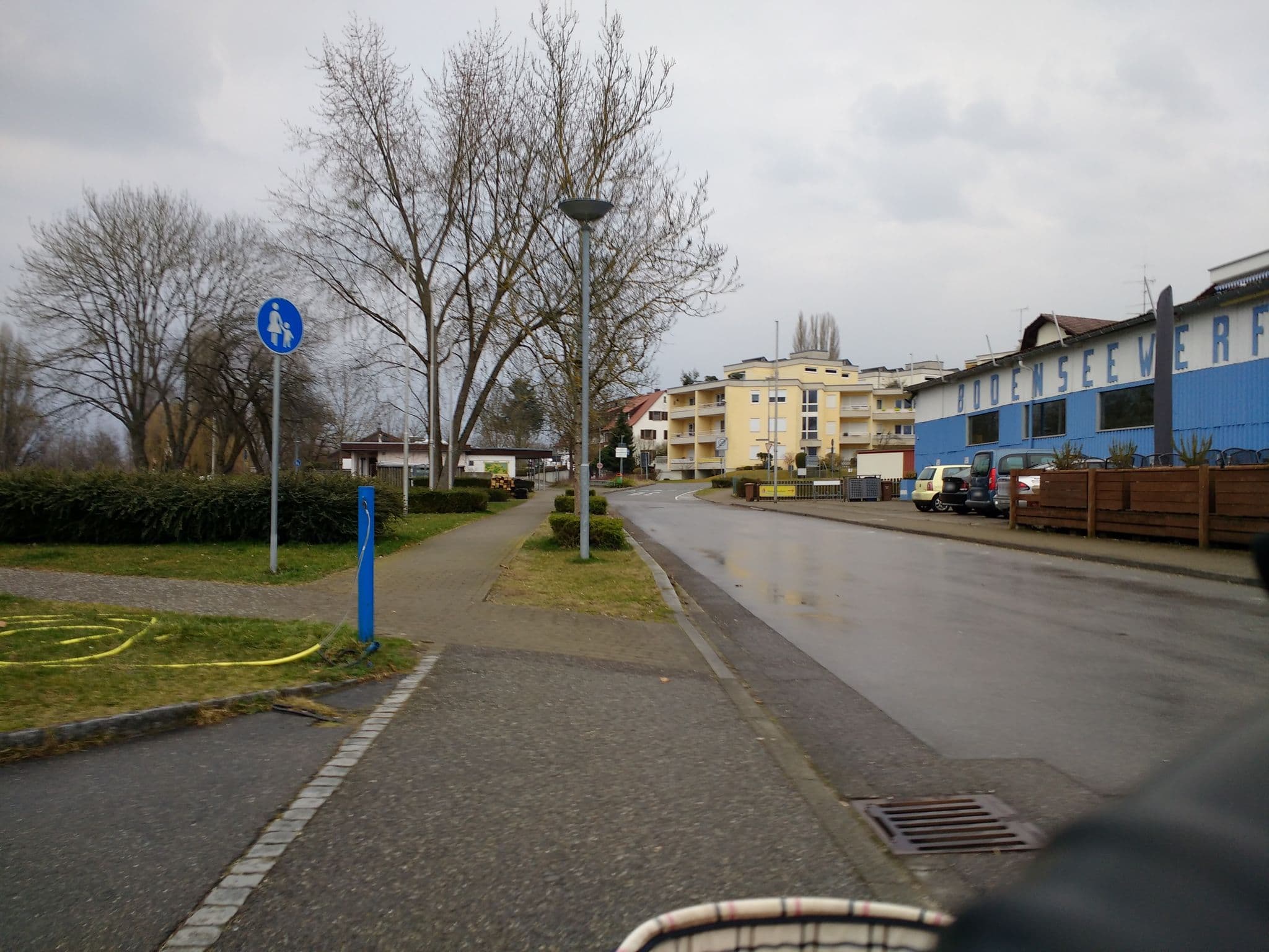 Street view near Hotel am Yachthafen, Dingelsdorf — © mirasolera (CC BY-SA · Mapillary)