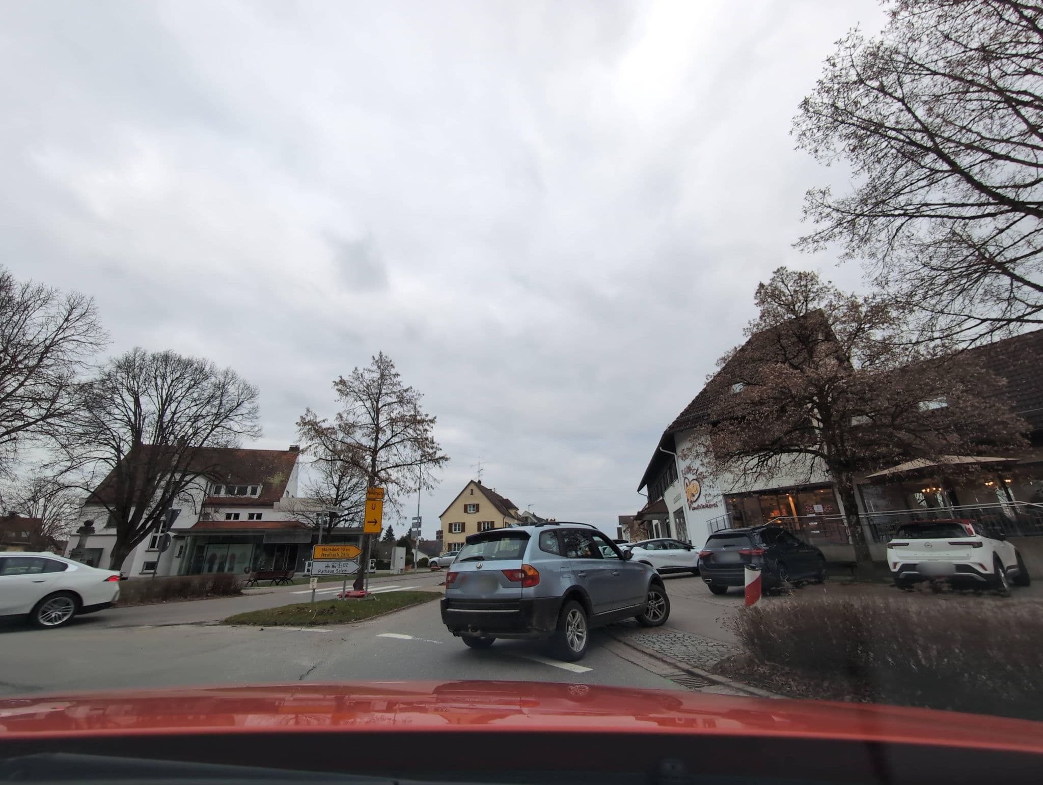 Street view near Gasthof Lindenbaum, Salem — © mcliquid (CC BY-SA · Mapillary)