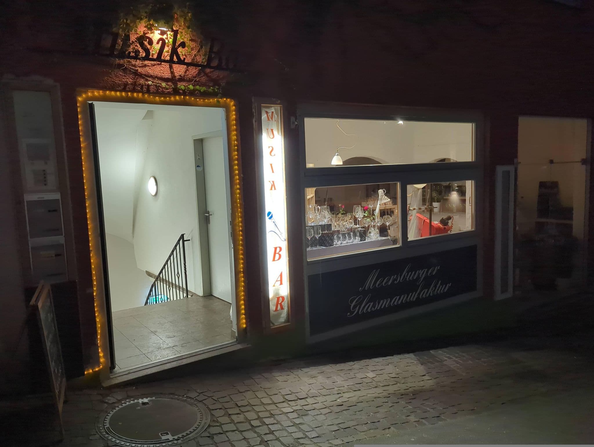 Street view near Aurichs Hotel-Restaurant-Weinbar Inh. C.u.F. Aurich, Meersburg — © Elektronenschubser (CC BY-SA · Mapillary)