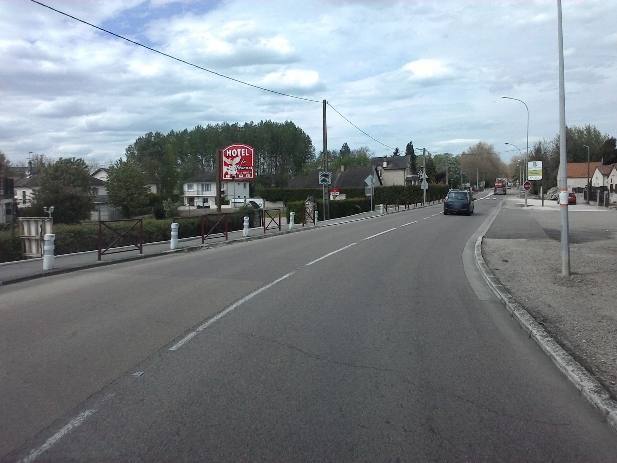 Street view near Le Phoenix, Vergigny — © mprins (CC BY-SA · Mapillary)